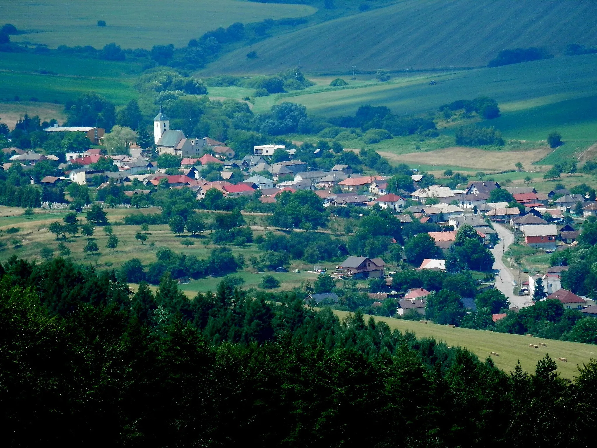 Photo showing: Obec Hrabkov, okres Prešov. Pohľad od Klenovského vrchu.