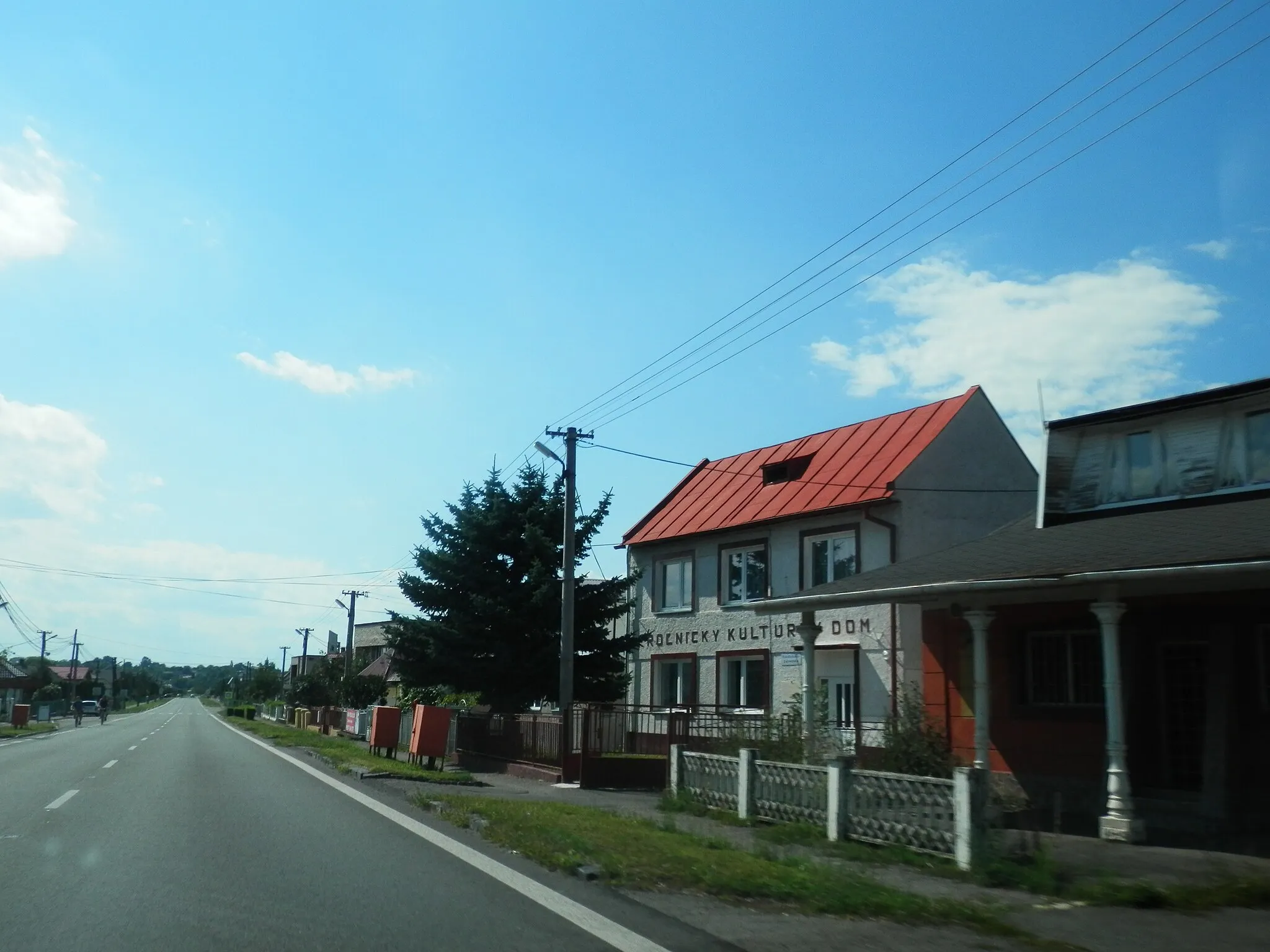 Photo showing: Intravilán zemplínskej obce Závadka, okres Michalovce. Slovensko.