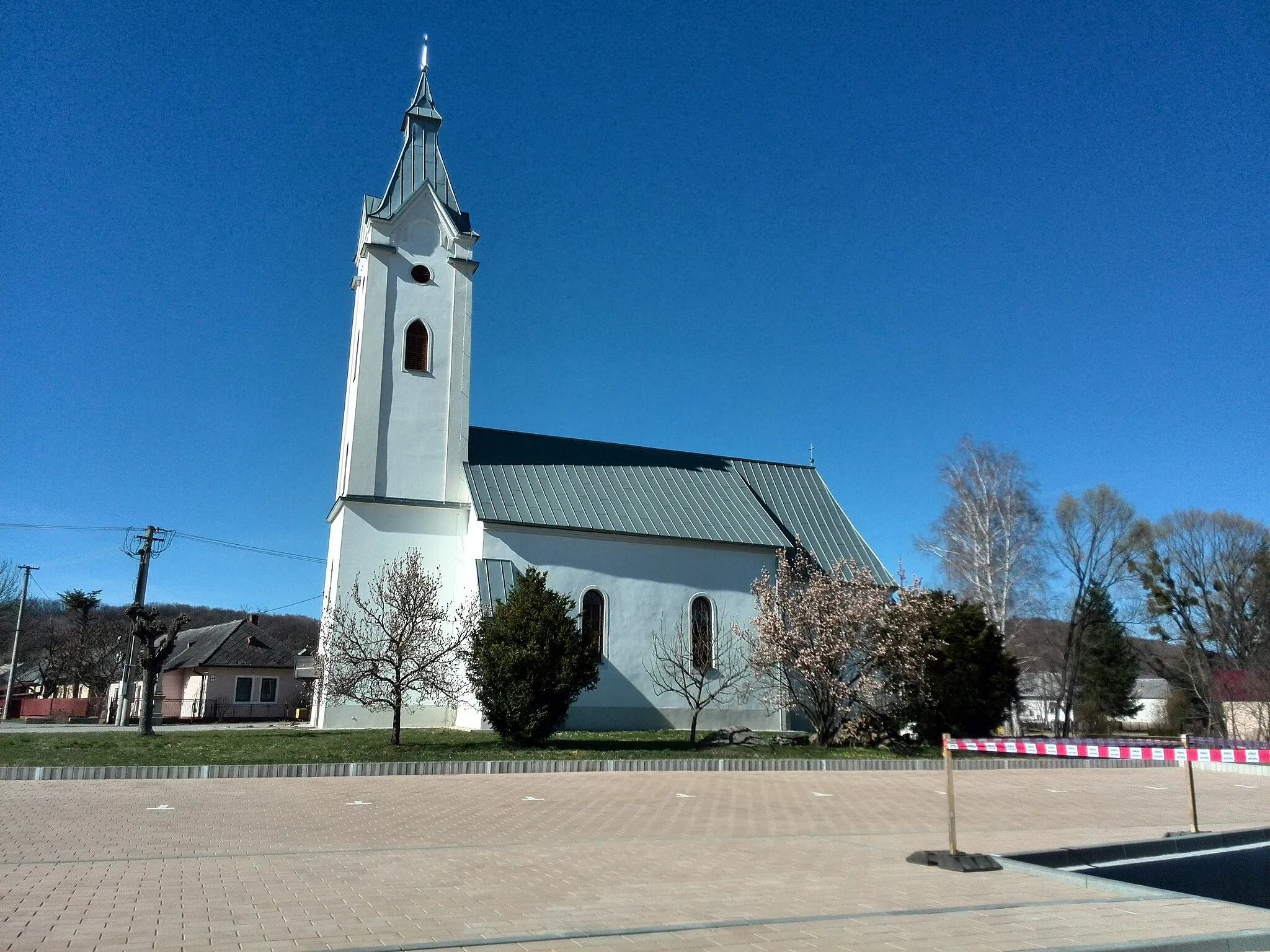 Photo showing: St. Anne church Dlhé nad Cirochou.