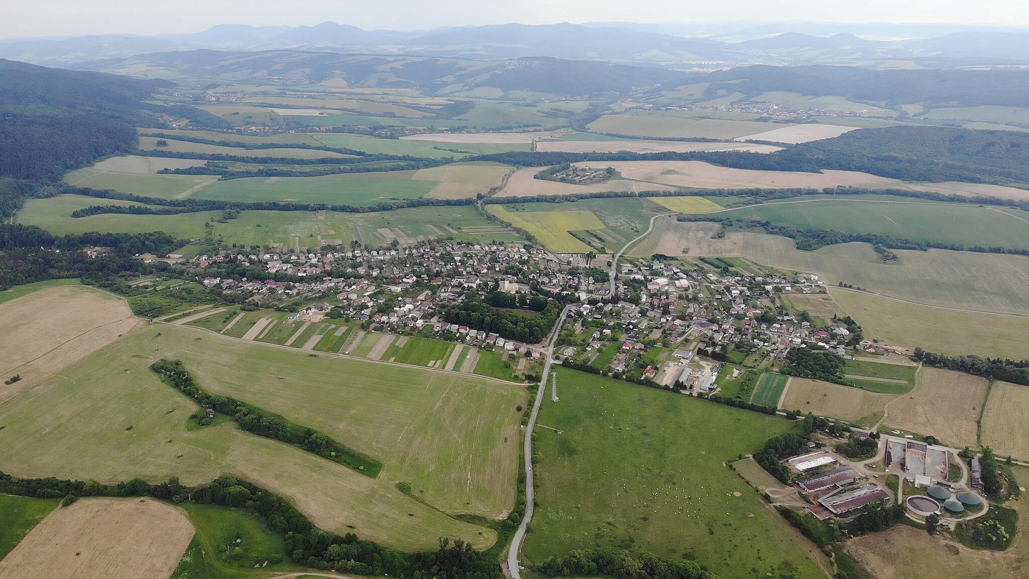 Photo showing: Letecký záber obce hertník