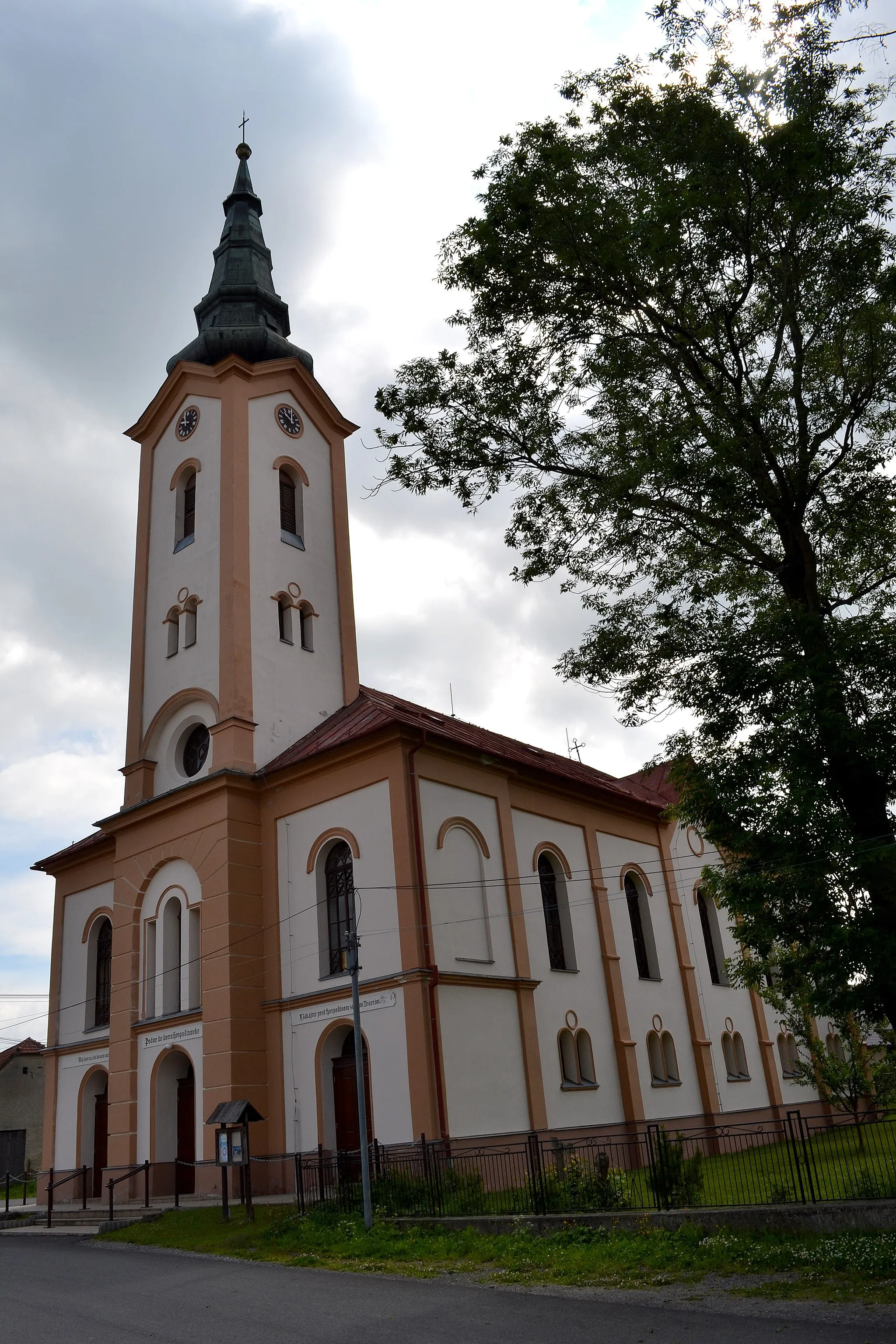 Photo showing: Važec, evanjelický kostol; celkový pohľad