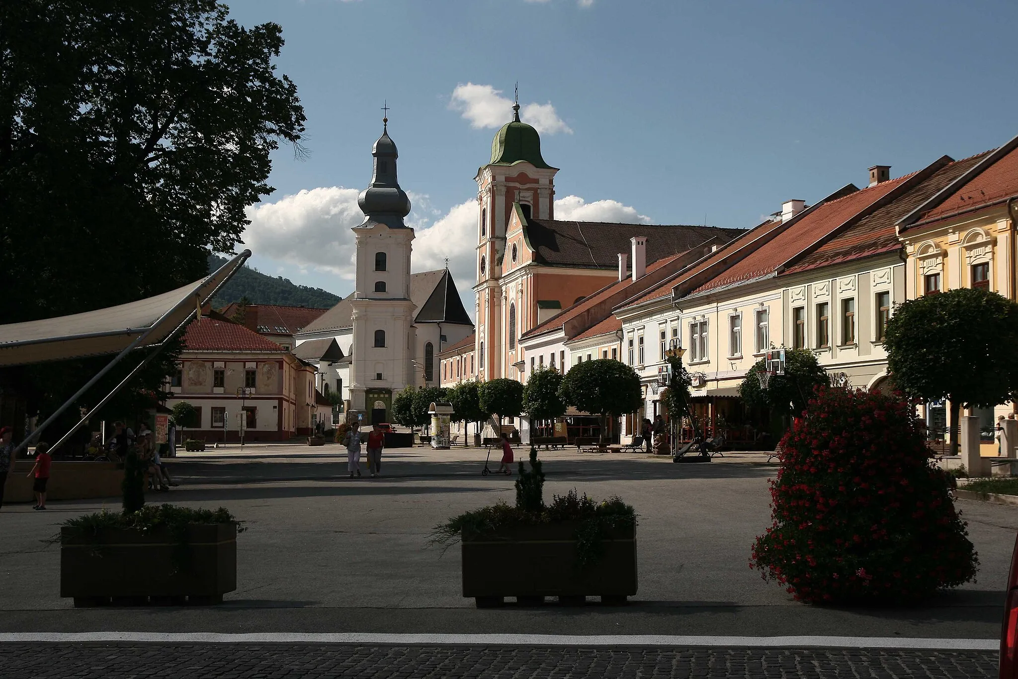 Photo showing: The miners square (Námestie baníkov) in Rožňava, Slovakia. The Cathedral and the Saint Anne church.