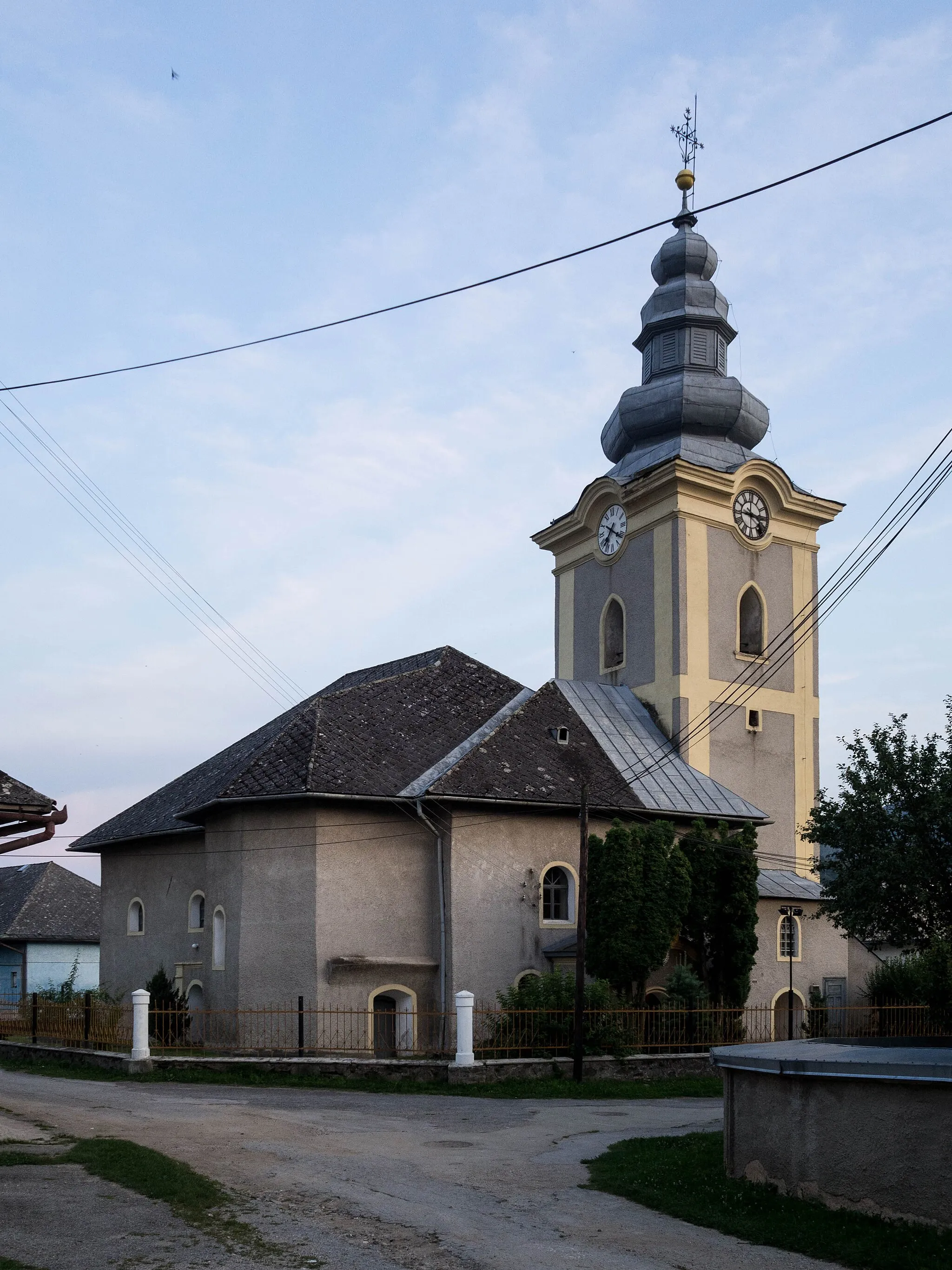 Photo showing: Lutheran Church in Slavošovce, Slovakia. Gothic building from 14th century, rebuilt in baroque style after 1712.