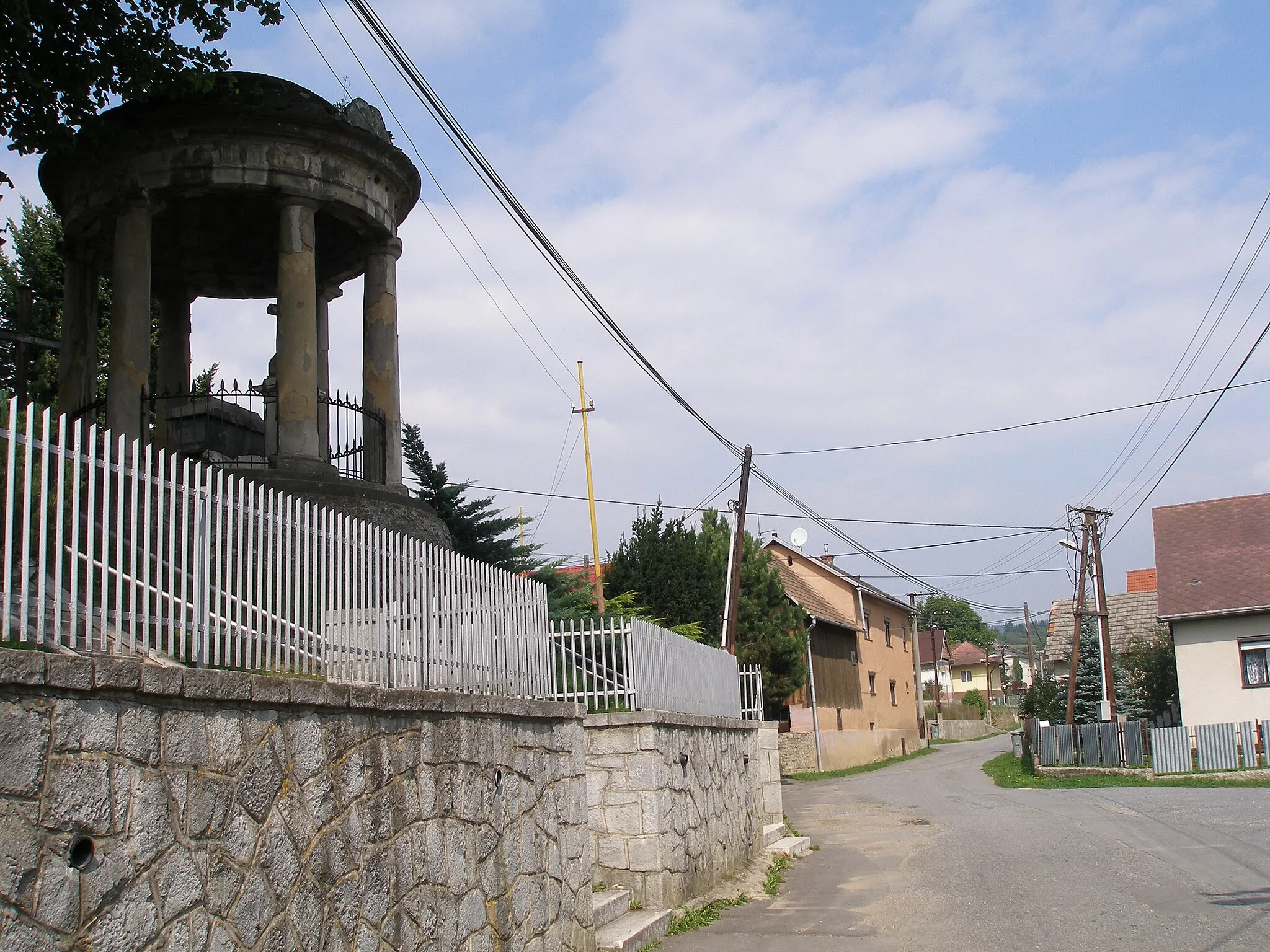 Photo showing: This media shows the protected monument with the number 707-292/2 CHMSK/707-292/2,CHMSK/707-292(other) in the Slovak Republic.