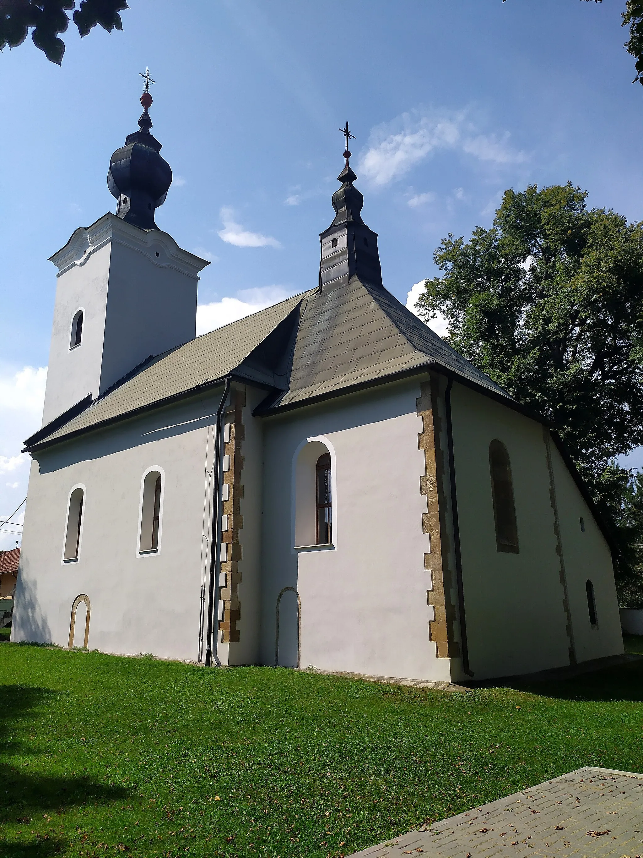 Photo showing: Odorín (okr. Spišská Nová Ves), Kostol svätého Mikuláša; pohľad z juhovýchodu. Pri kostolíku sa rozprestieral cintorín