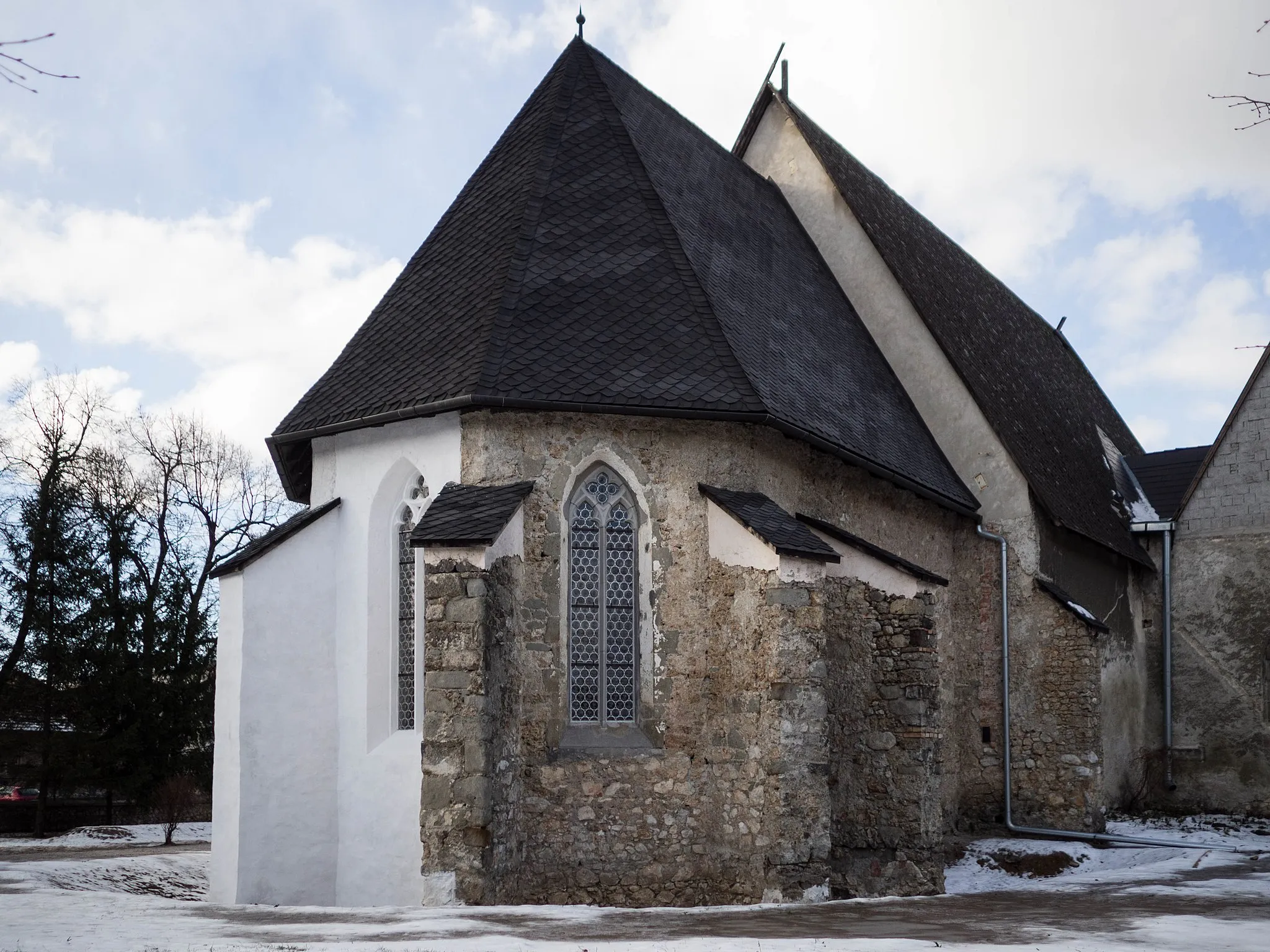 Photo showing: Gothic Reformed Church from the 14th century in Plešivec, Slovakia.