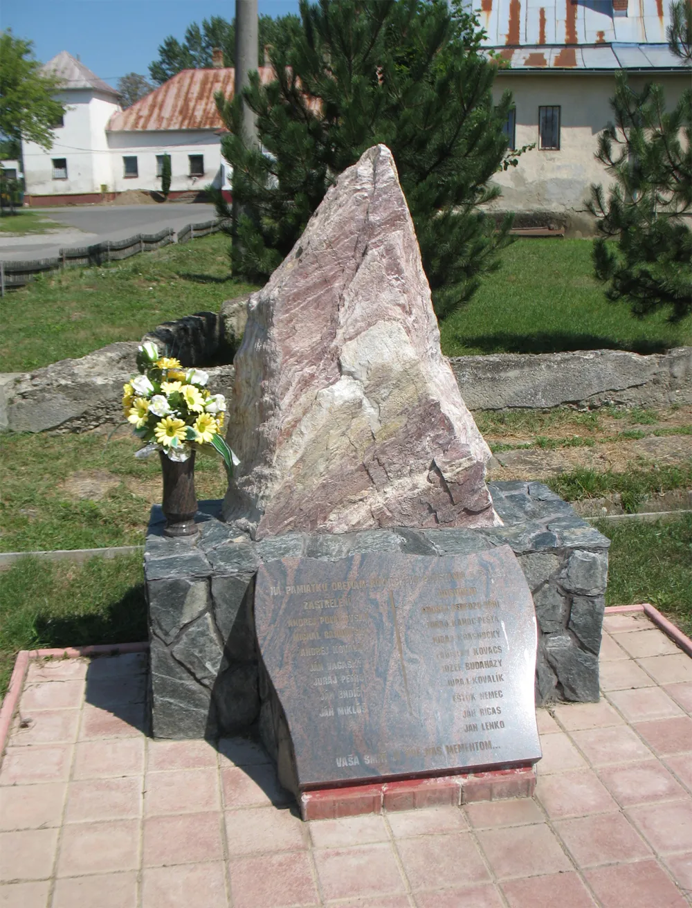 Photo showing: Monument in Budkovce