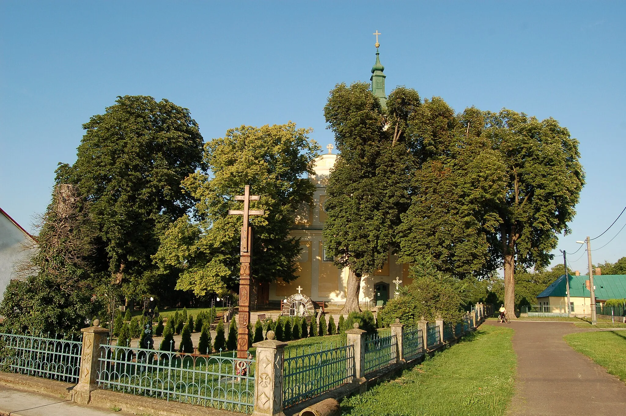 Photo showing: Ruská devant l'église