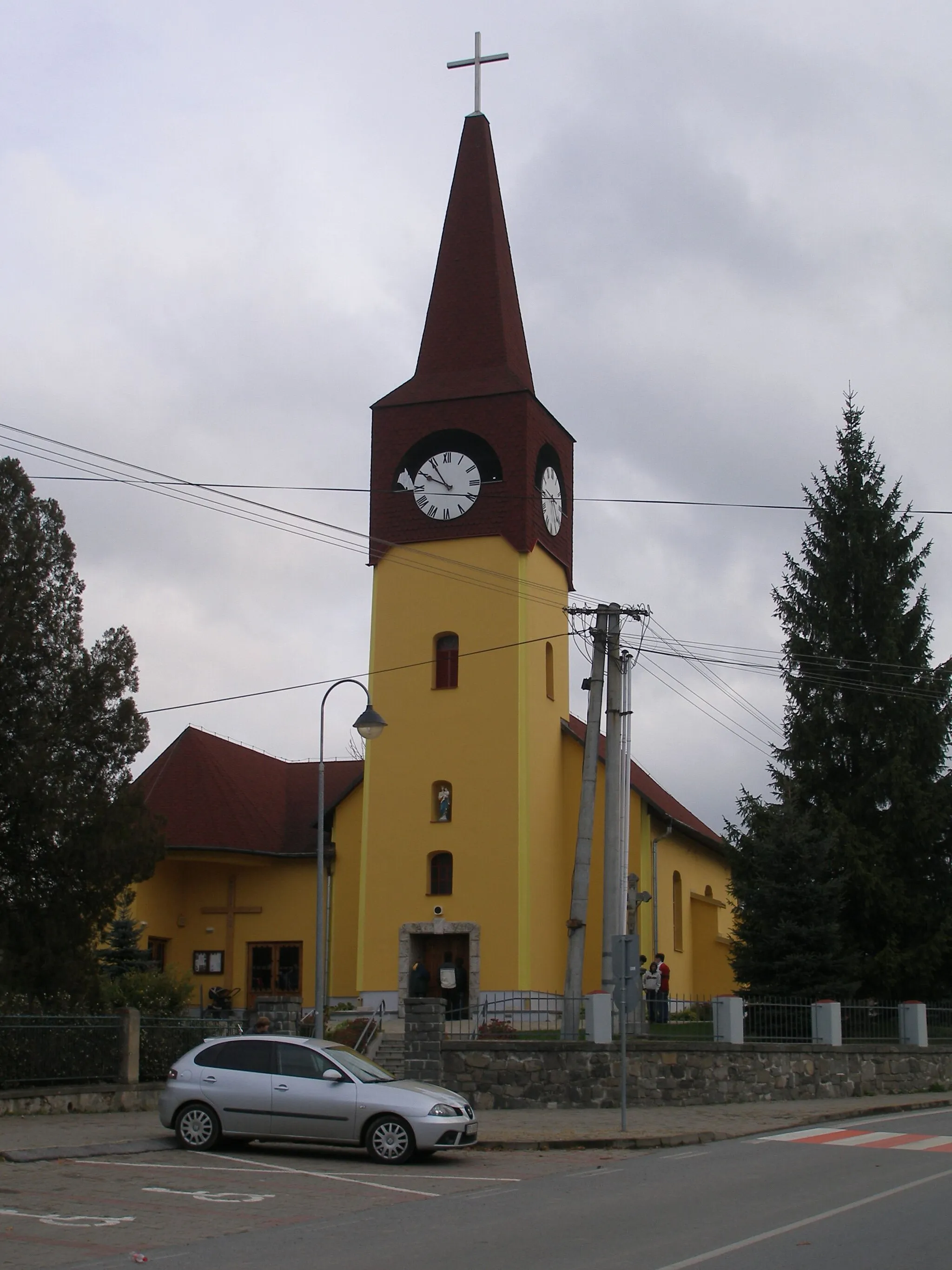 Photo showing: Kostol narodenia Panny Márie v obci Ľubotice, okres Prešov.