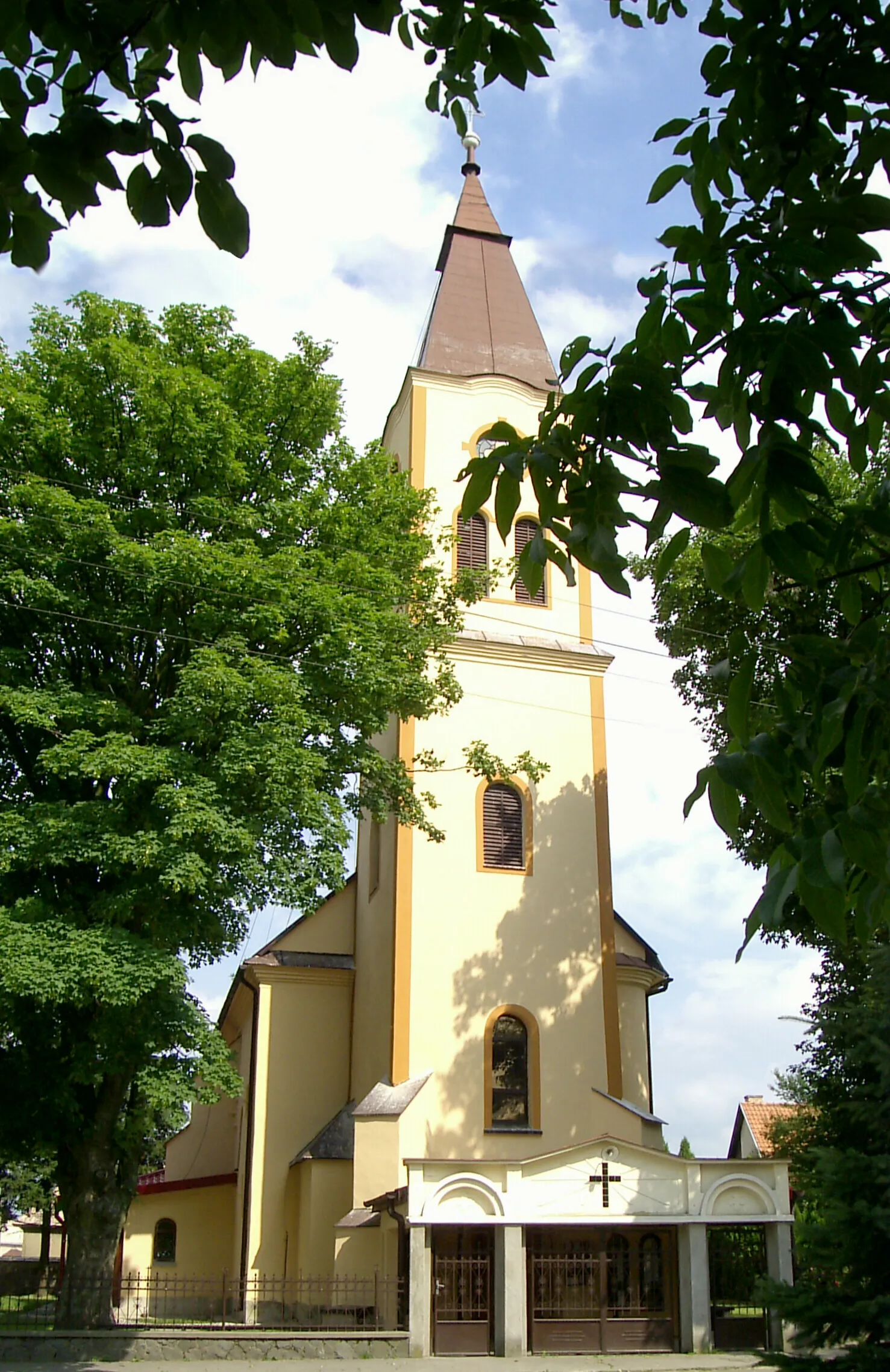 Photo showing: Sačurov, Rímskokatolícky kostol