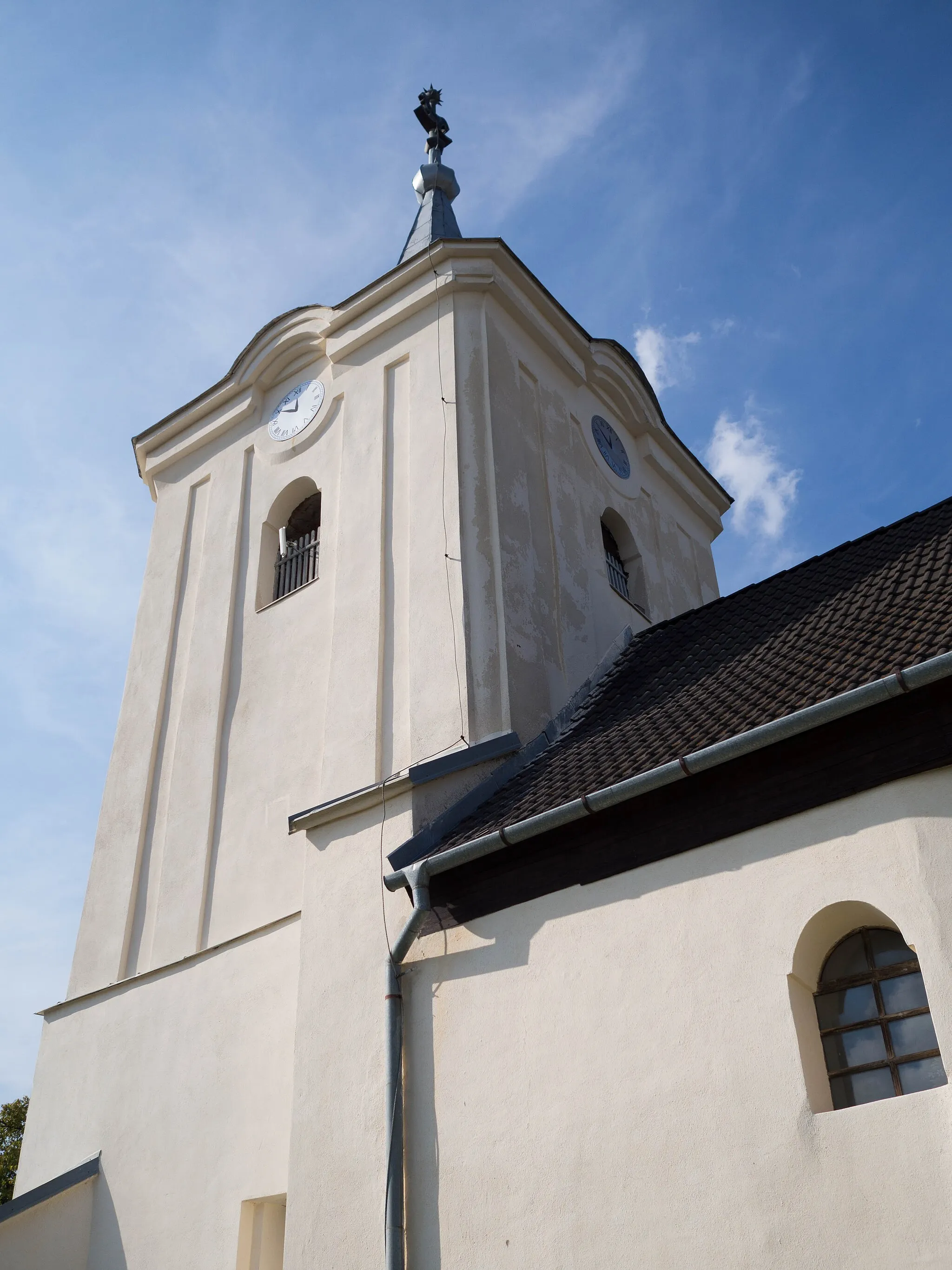 Photo showing: Tower of the Reformed Church in Silica, Slovakia.