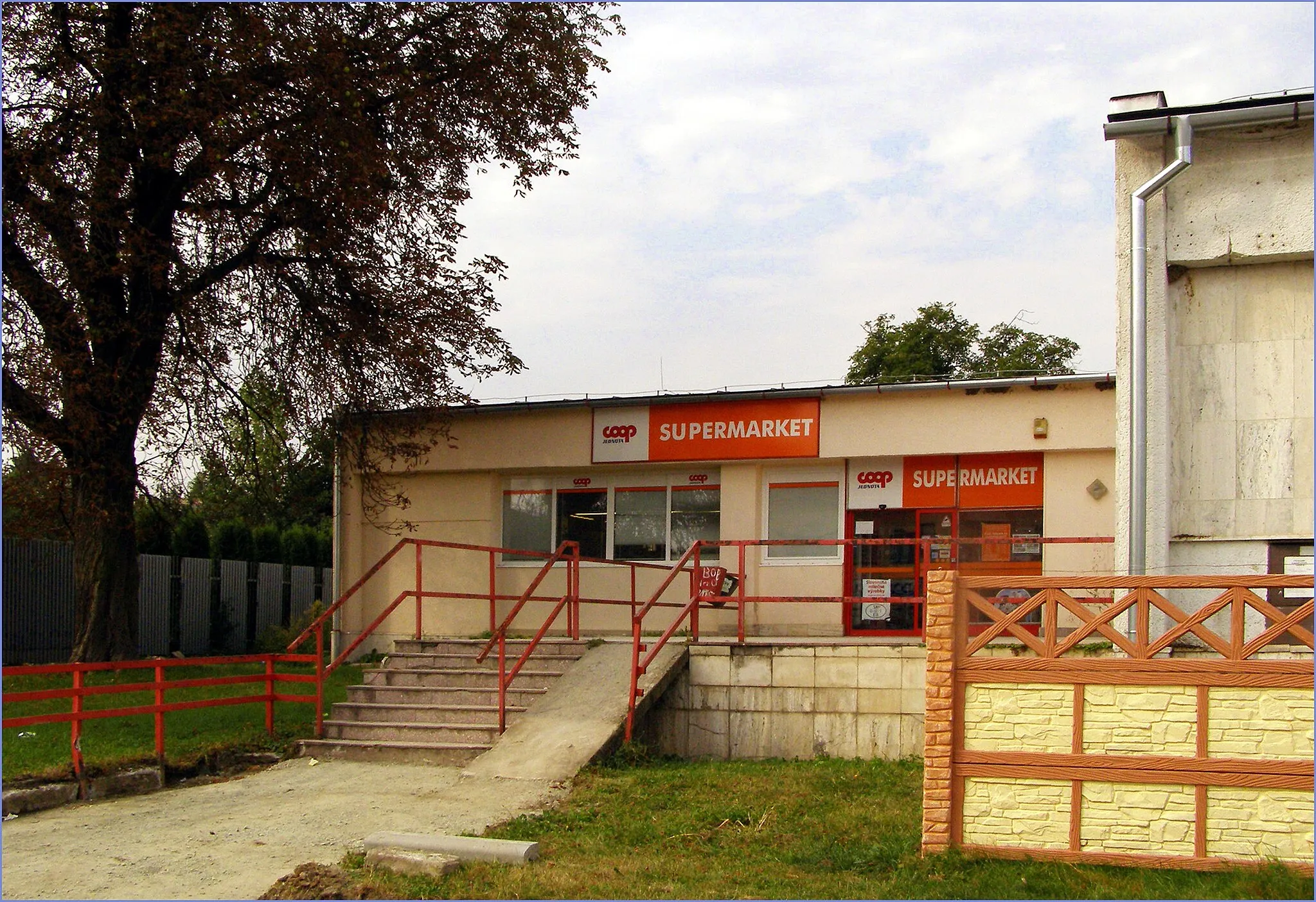 Photo showing: Supermarket Coop