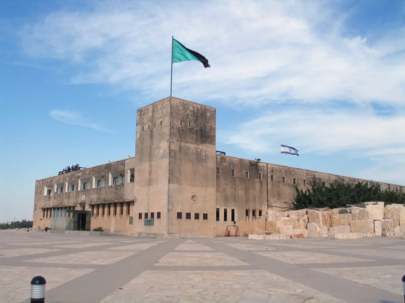 Photo showing: Former police building in Latrun, Israel. Now part of the Armored Corps Museum (Yad la-Shiryon). 2005.