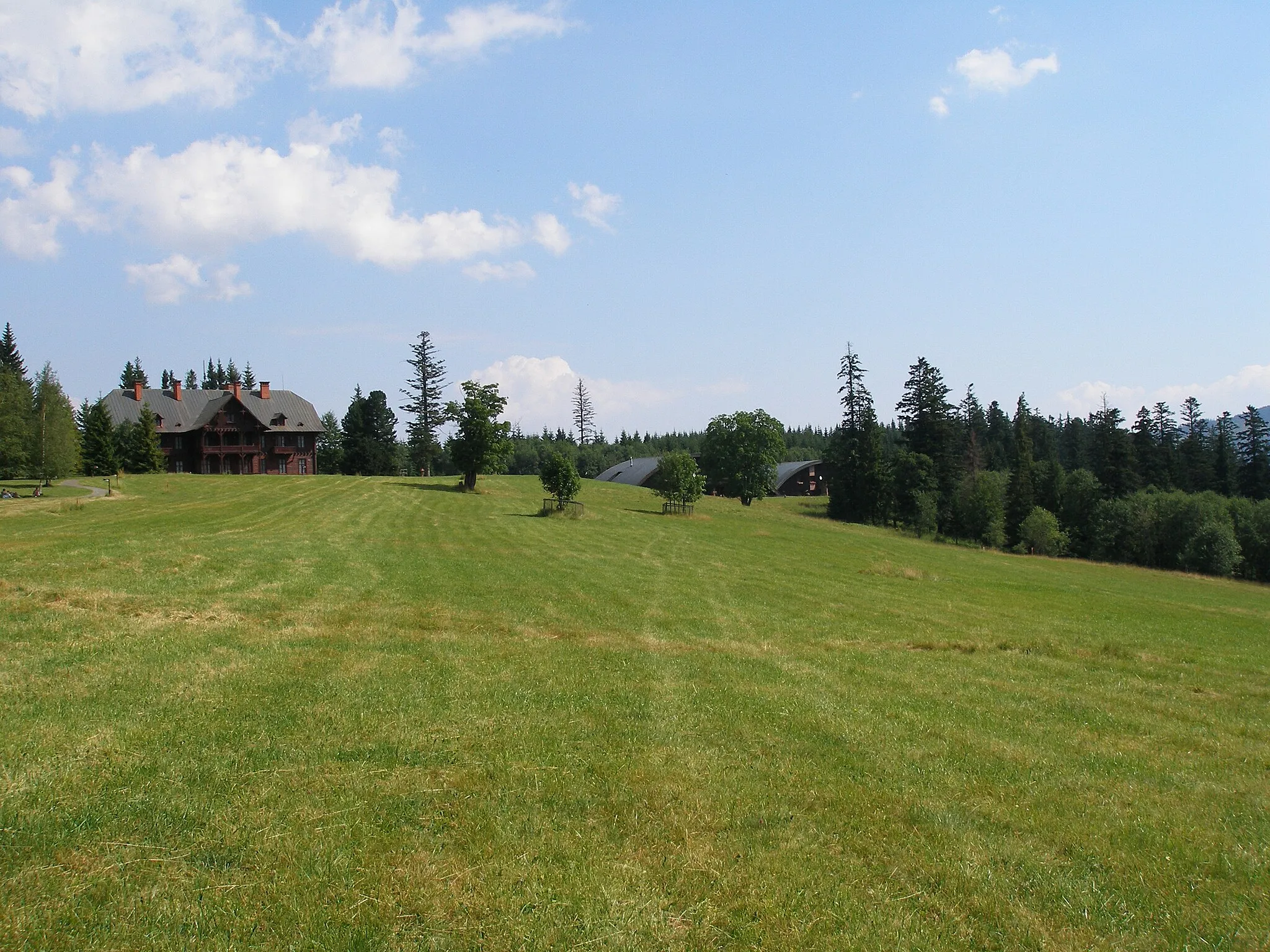 Photo showing: Podtatranská obec Tatranská Javorina. Okres Poprad. Slovensko. Lovecký zámoček.