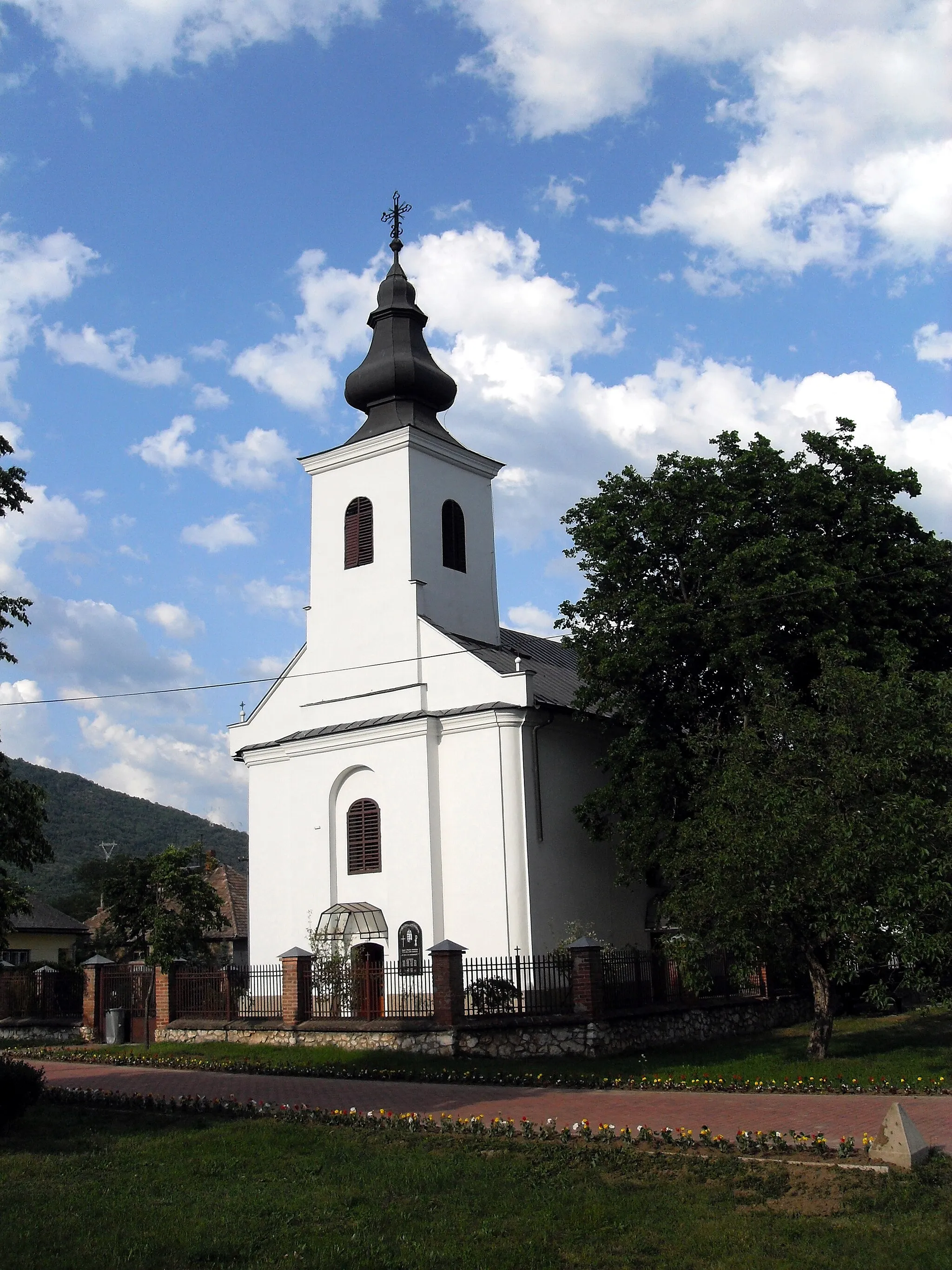 Photo showing: Farský kostol sv. kríža v Dvorníkoch