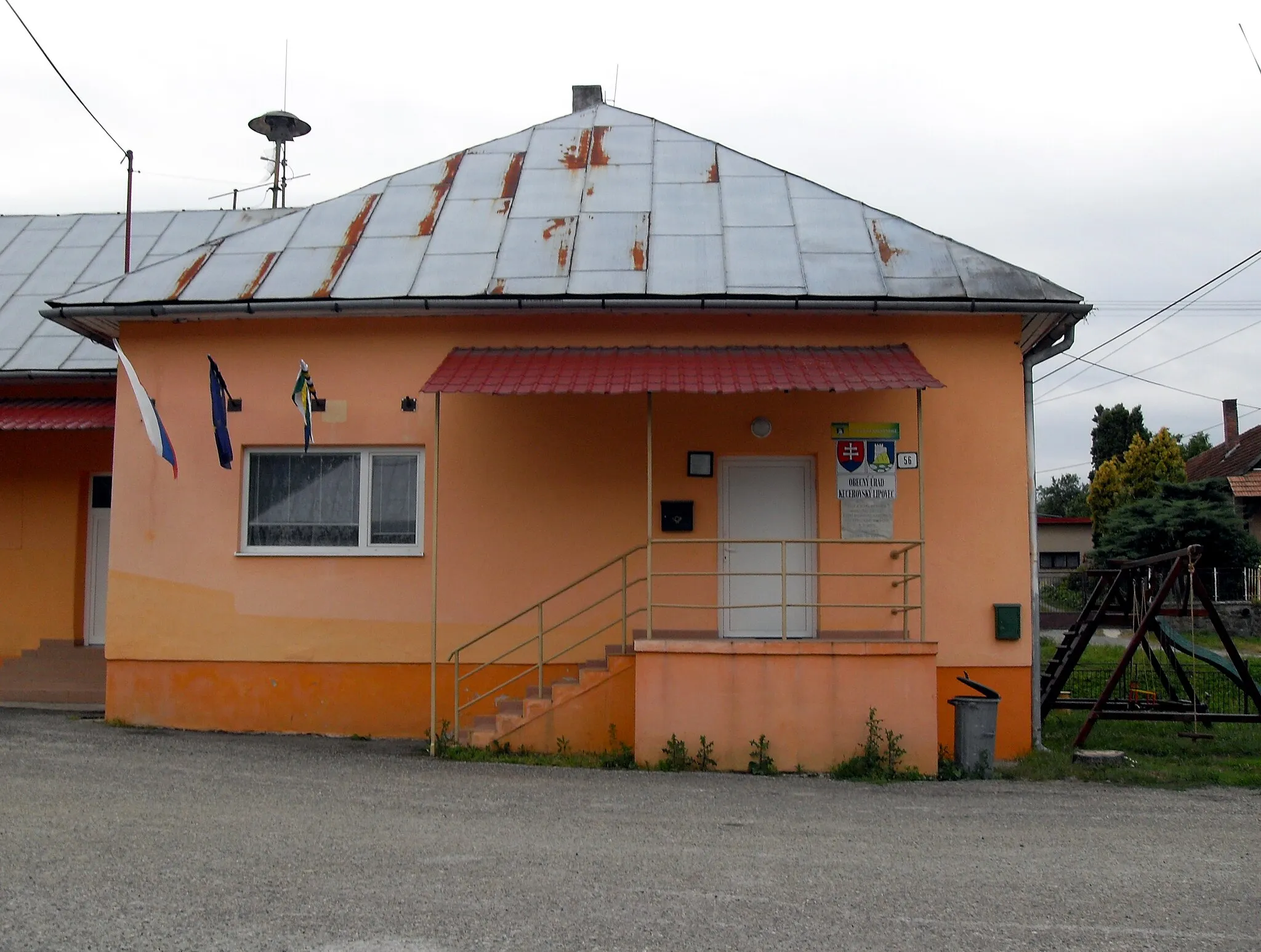 Photo showing: Obecný úrad v Kecerovský Lipovec