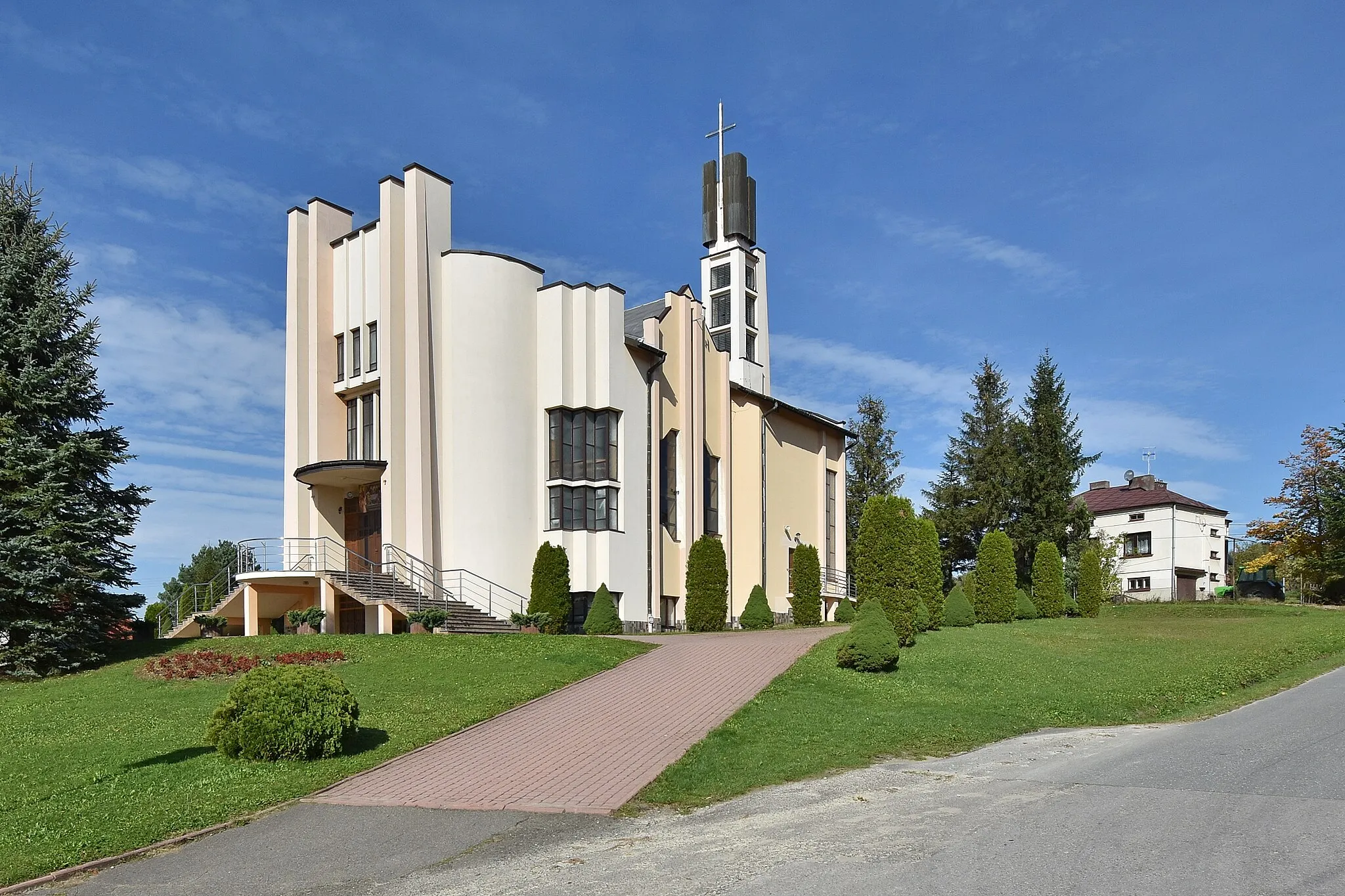 Photo showing: Łęki Dukielskie, kościół Najświętszego Serca Jezusowego