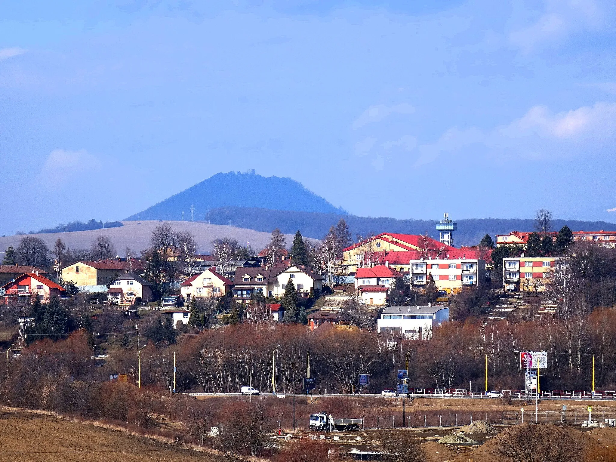 Photo showing: Február 2019. Pohľad na časť starého mesta,  mesto Prešov. Slovensko. Vzadu hradný vrch Šarišského hradu.