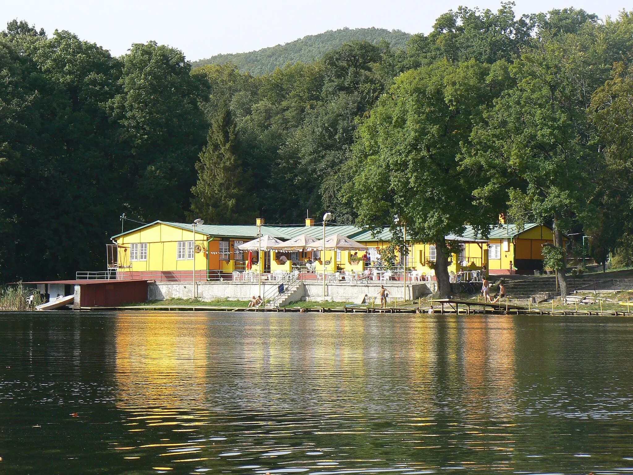Photo showing: Reštaurácia na Izre.