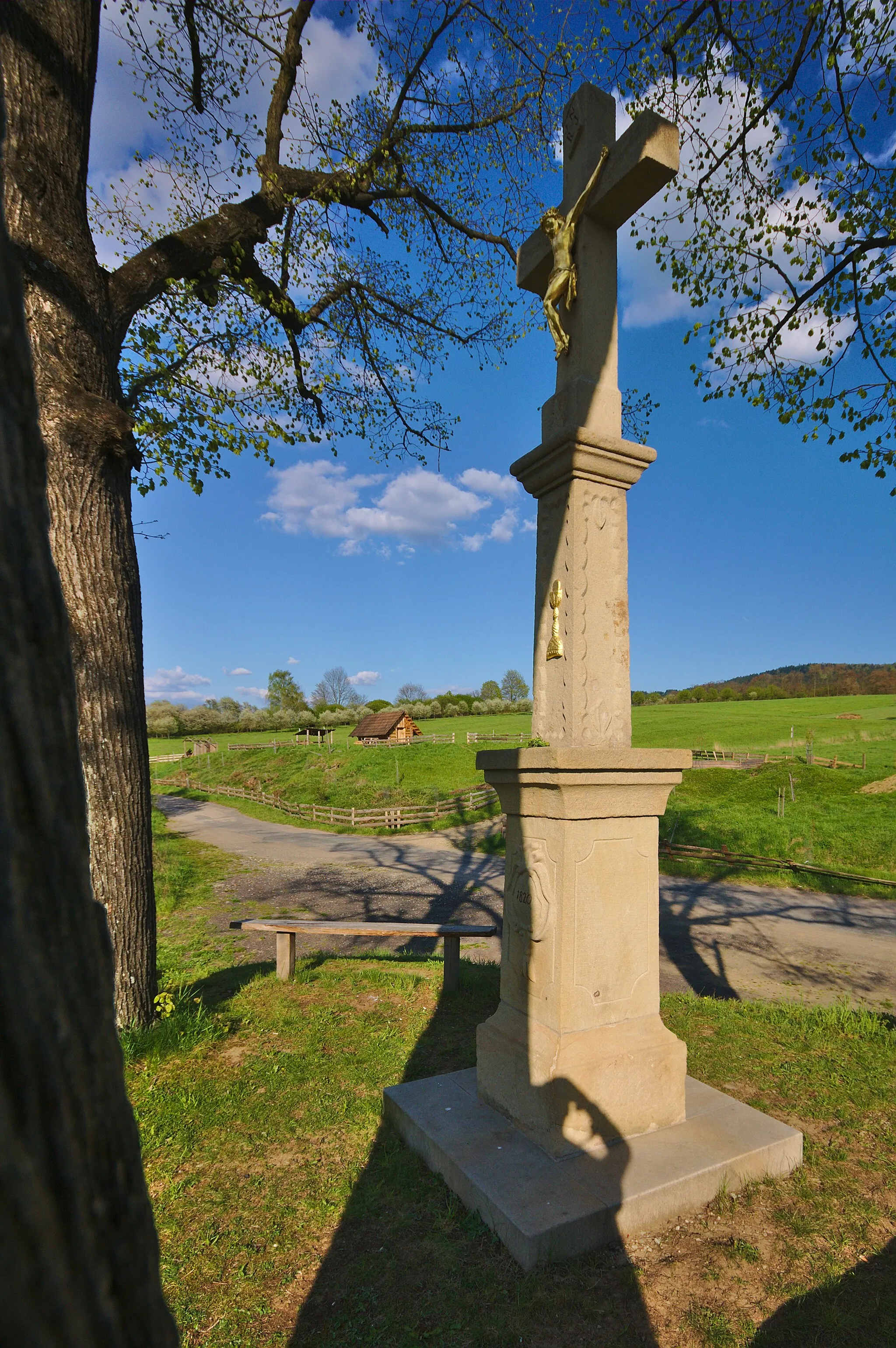 Photo showing: Kříž u skanzenu, Valašské Klobouky, okres Zlín