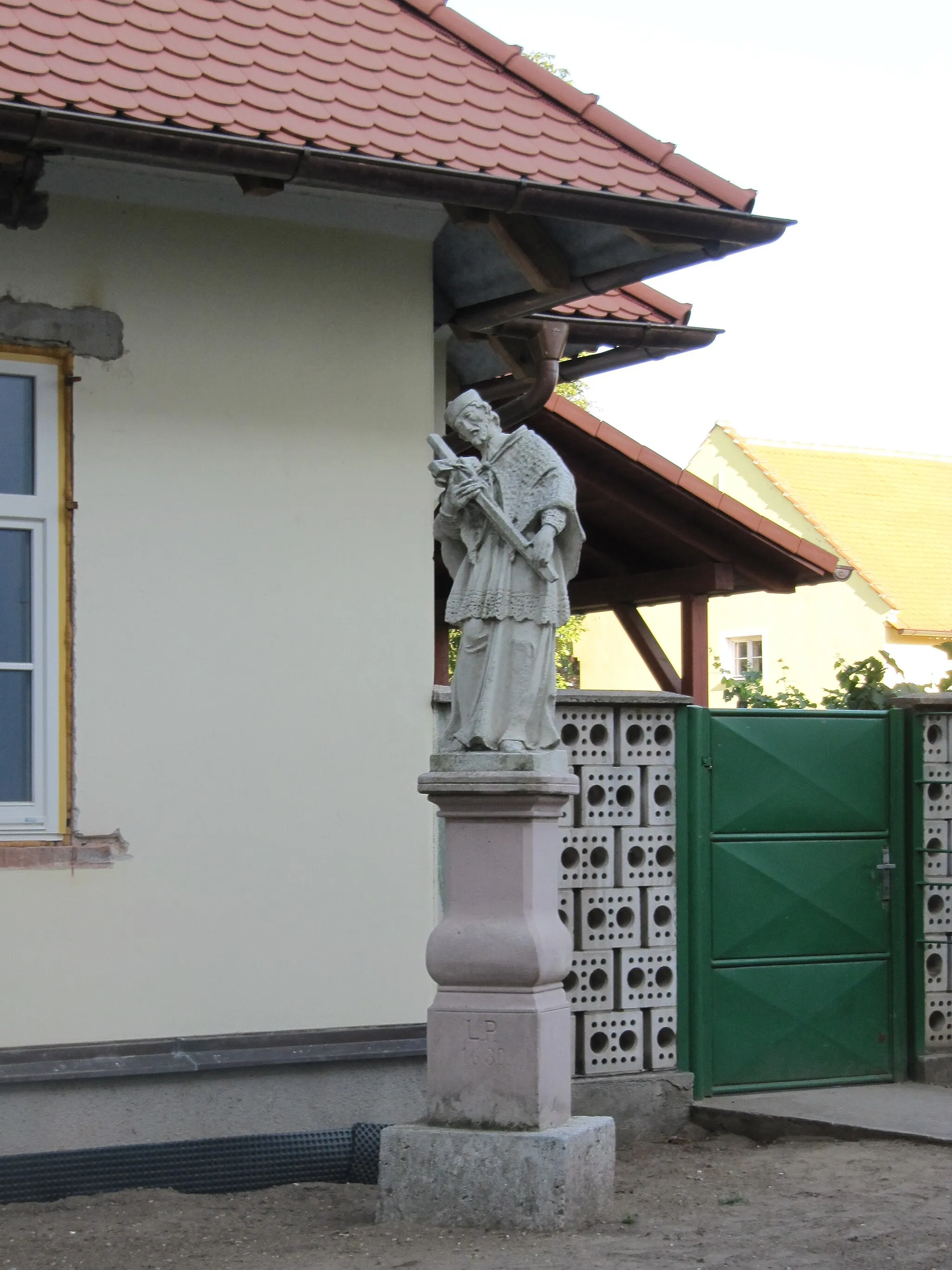 Photo showing: Vacenovice in Hodonín District, Czech Republic. Statue of John of Nepomuk.