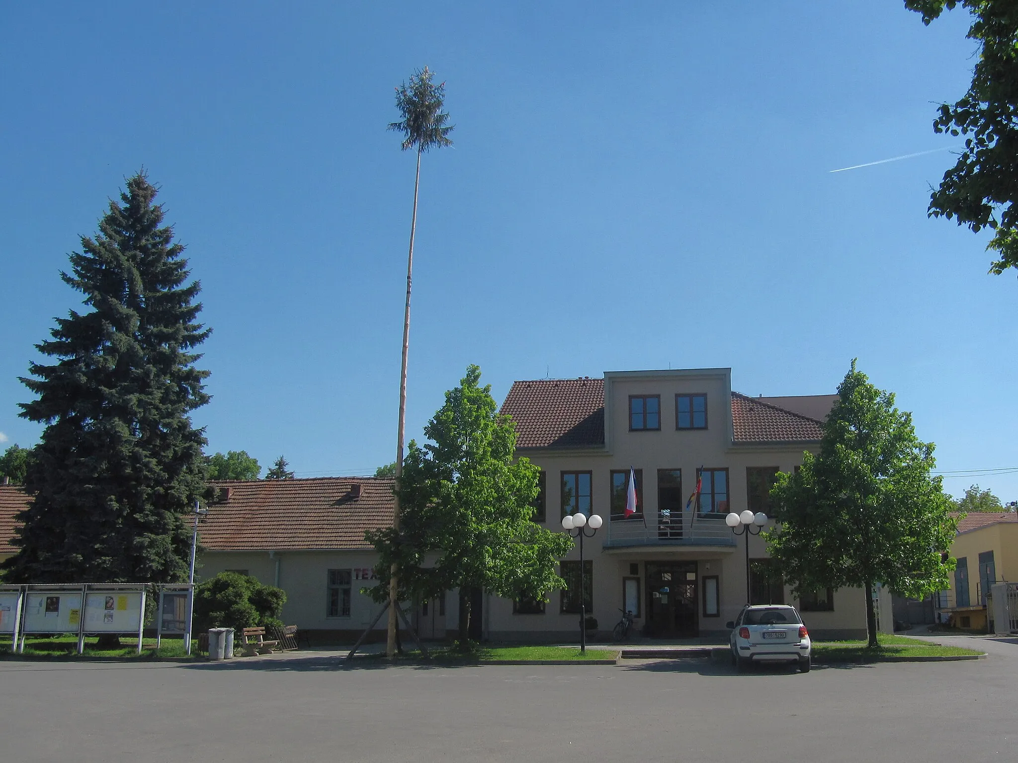 Photo showing: Lipov in Hodonín District, Czech Republic. Municipal office.