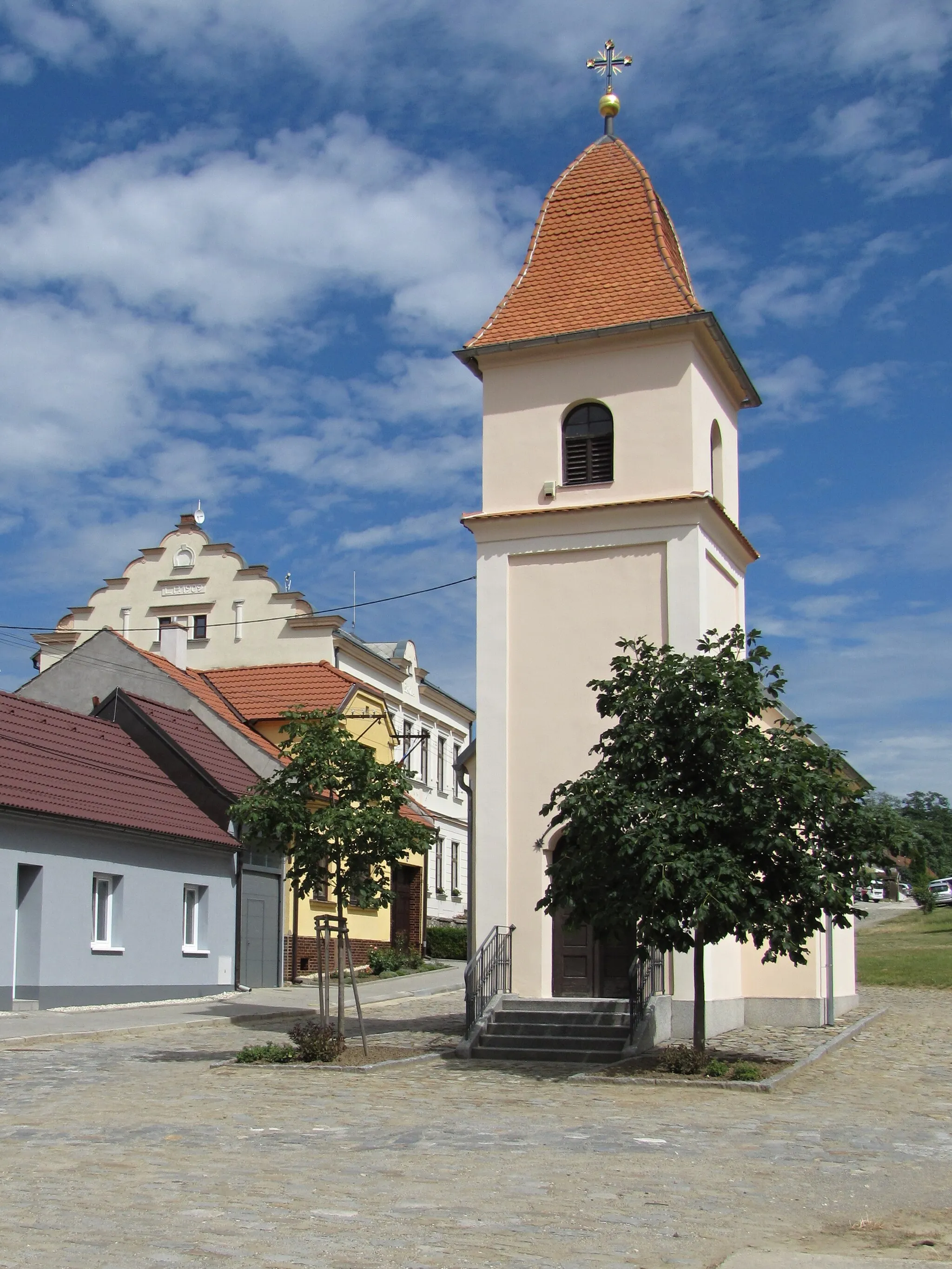 Photo showing: Kaple Navštívení Panny Marie z roku 1817 v Kelčanech