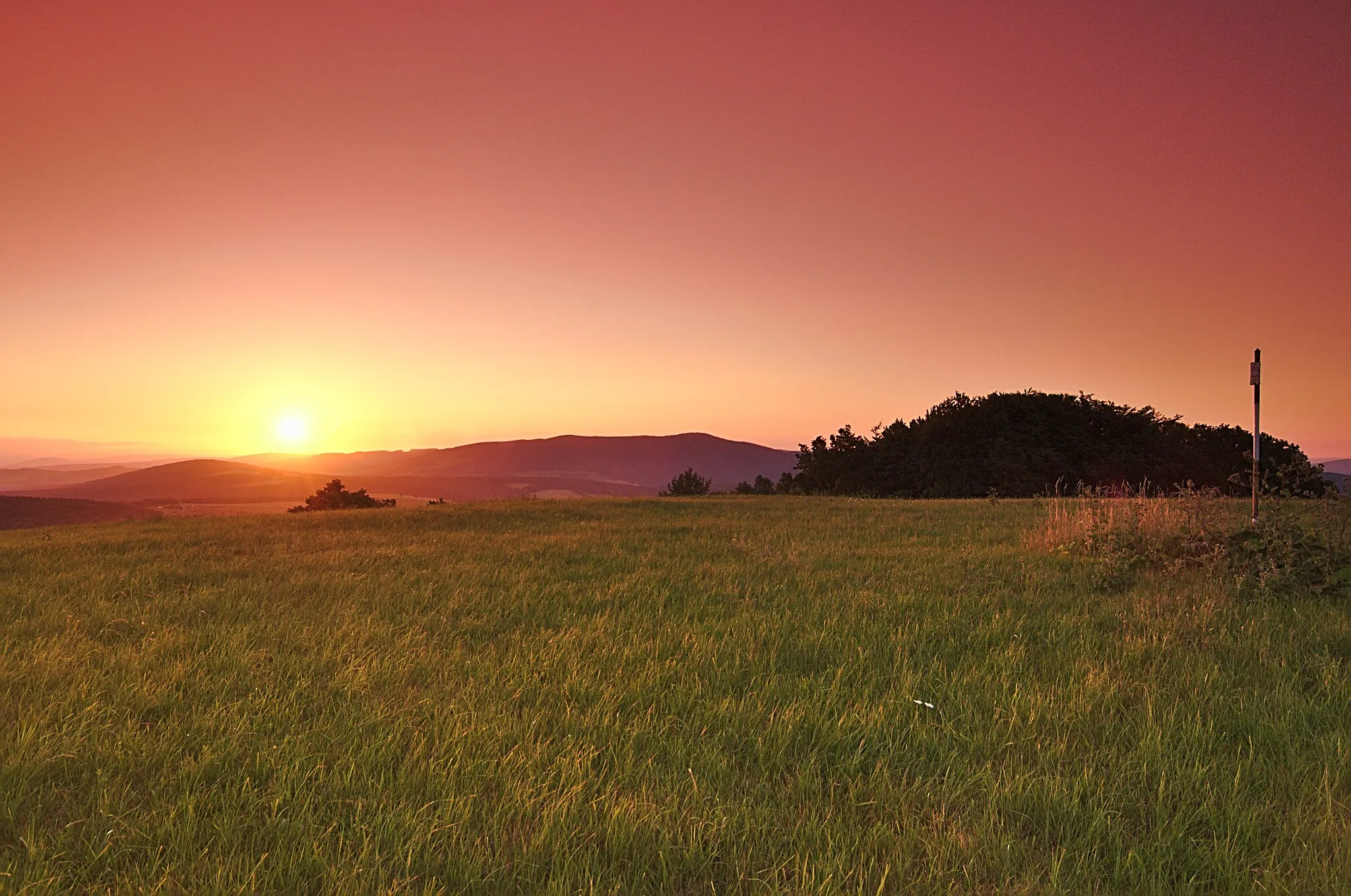 Photo showing: Východ slunce z kopce Lesná, okres Uherské Hradiště