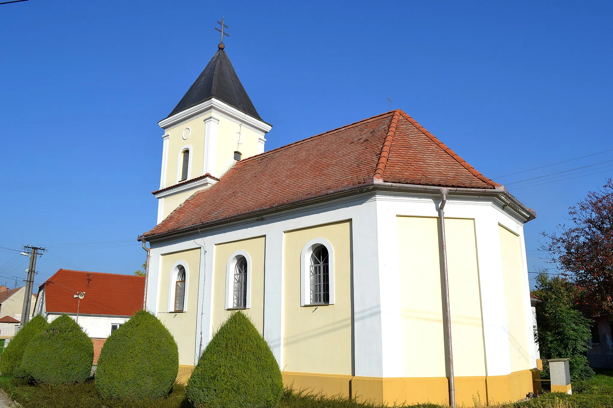 Photo showing: Dubovce (okr. Skalica), Kostol svätého Antona Padovského; celkový pohľad na kostol v miestnej časti Vidovany