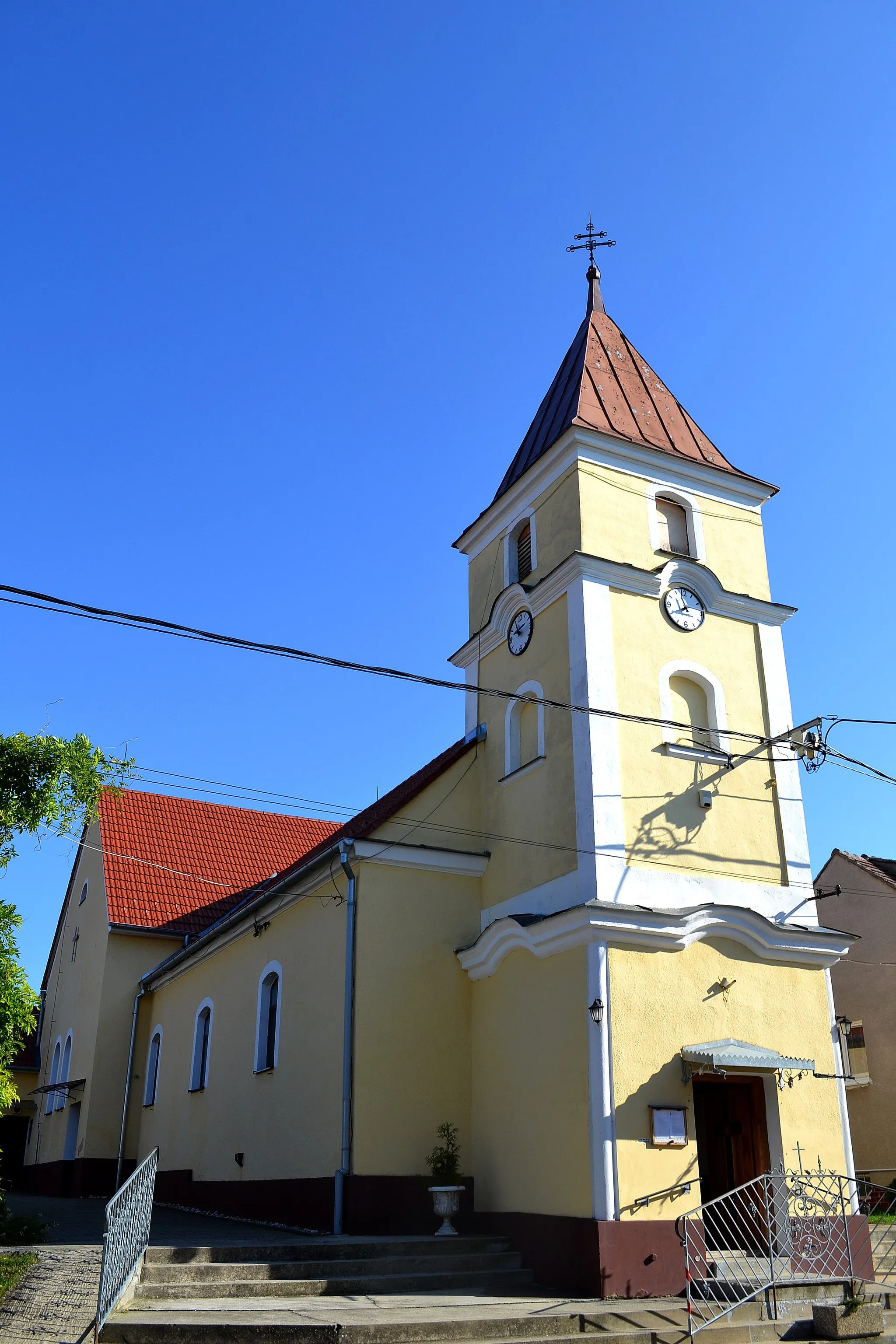 Photo showing: Popudinské Močidľany (okr. Skalica), Kostol svätého Štefana kráľa; celkový pohľad