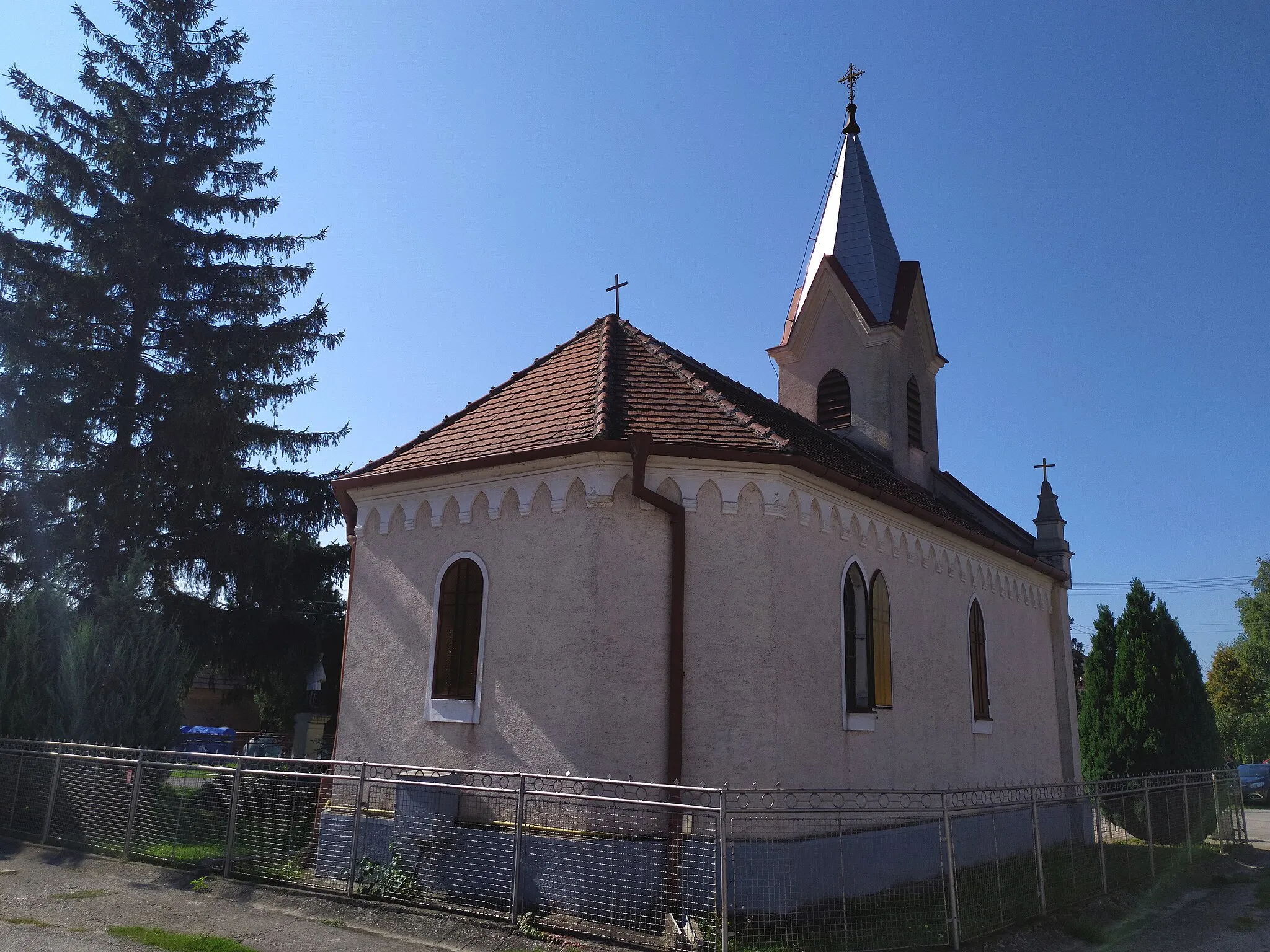 Photo showing: Šúrovce (okr. Trnava), Kaplnka svätého Jozefa; celkový pohľad