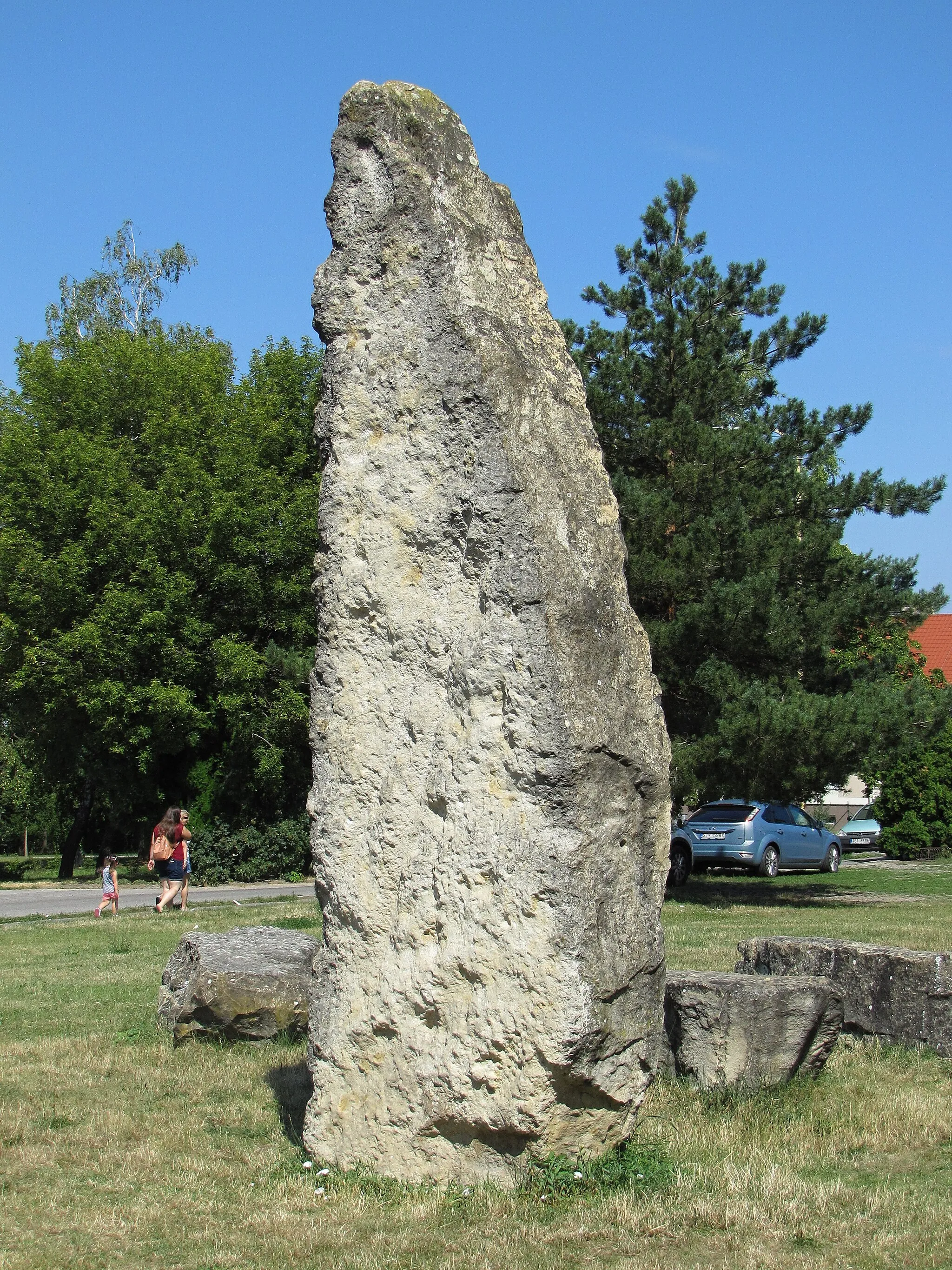 Photo showing: Menhiry v Holíči