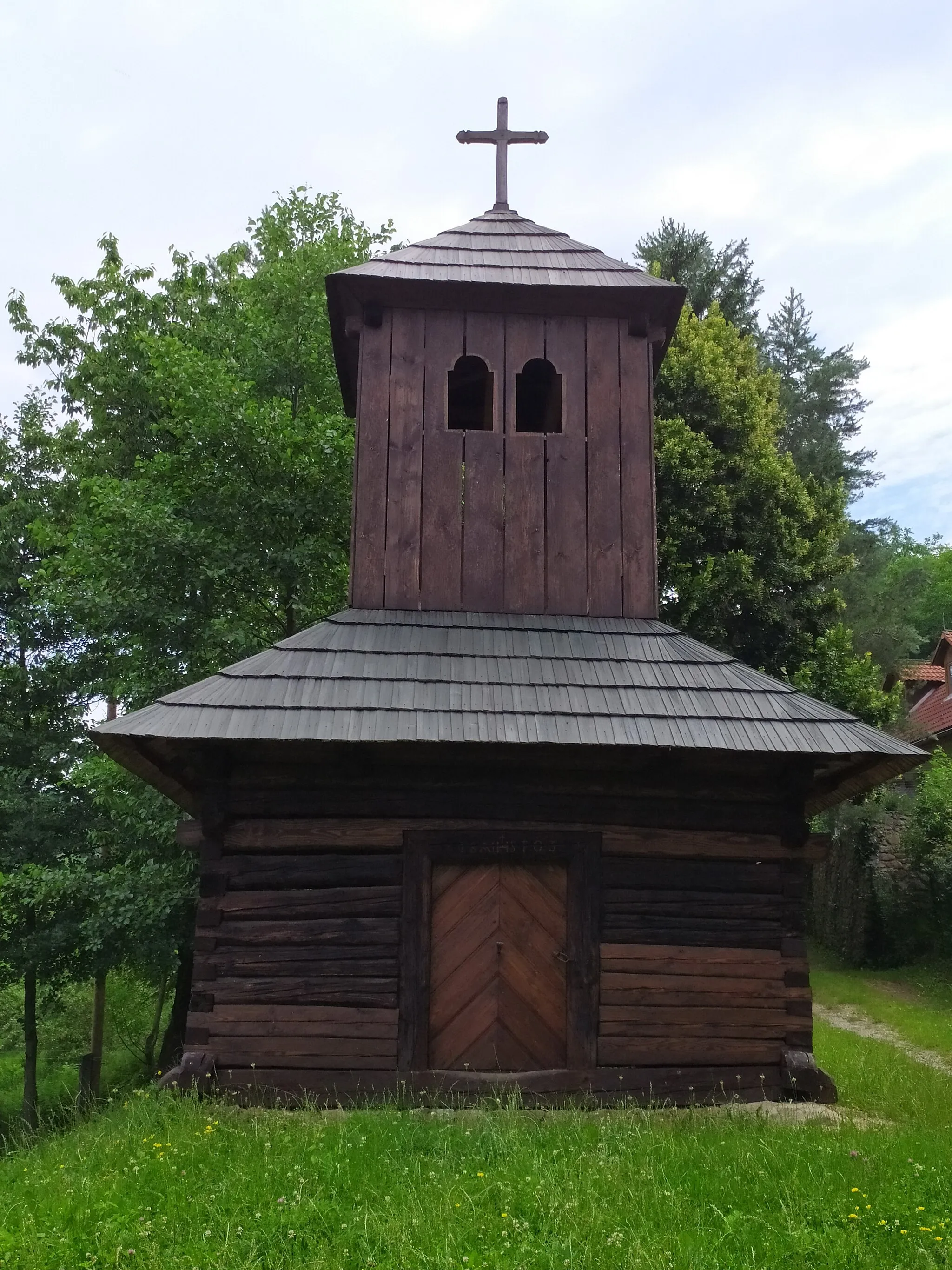 Photo showing: Nitrianske Pravno (okr. Prievidza), drevená zvonica v miestnej časti Vyšehradné