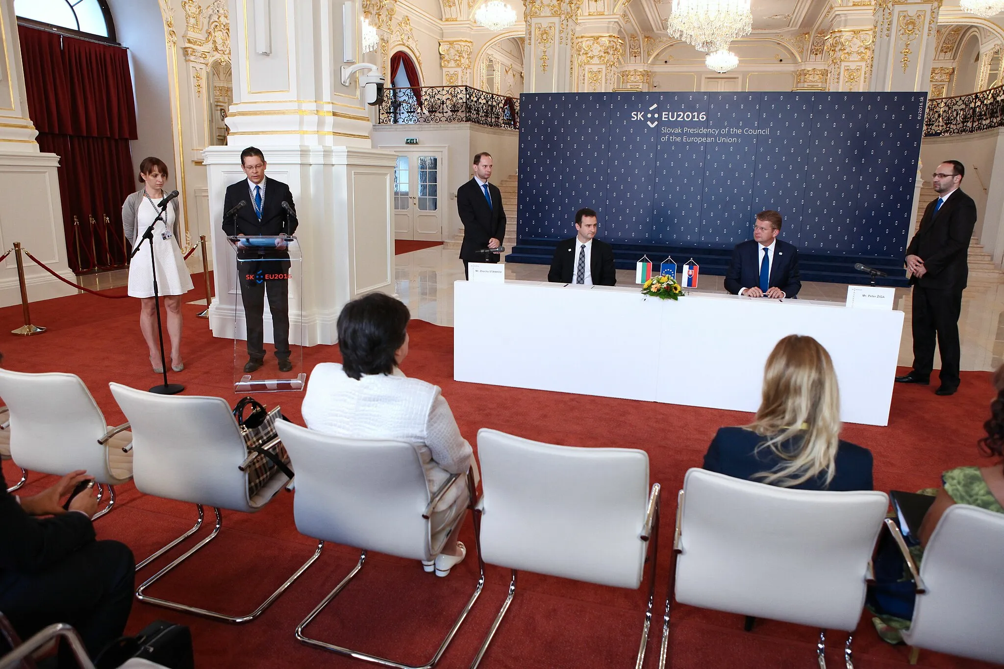 Photo showing: Bulgaria, Mr. Zhecho Stankov, Deputy Minister of Energy (L),
Slovakia, Mr. Peter Ziga, Minister of Economy (R)
Signing of Memorandum of Understanding on Eastring Project

ph Andrej Klizan