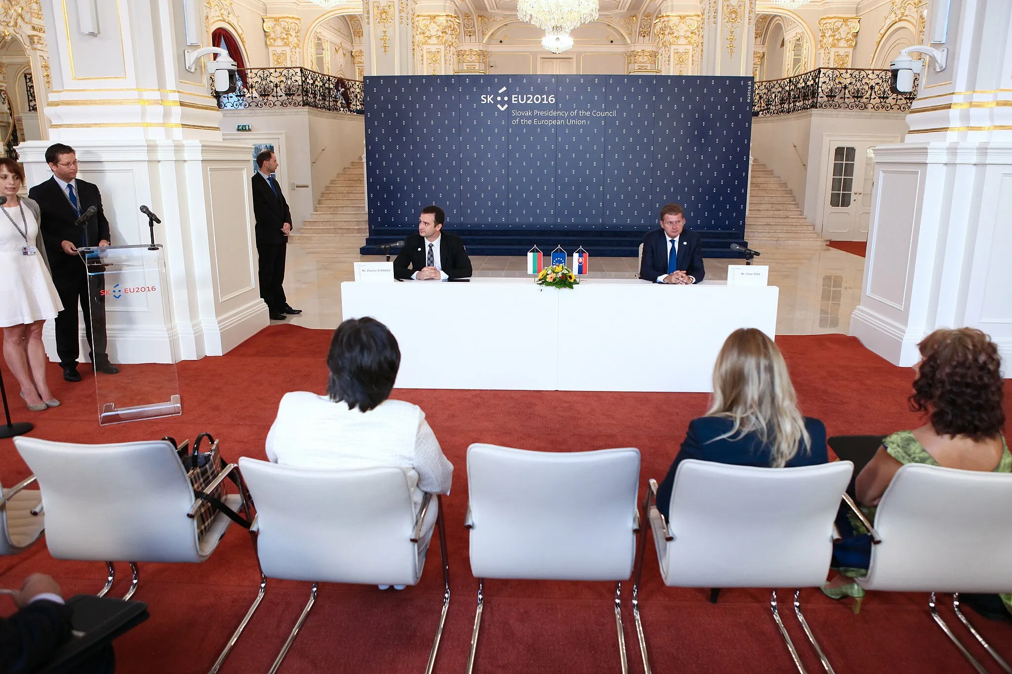 Photo showing: Bulgaria, Mr. Zhecho Stankov, Deputy Minister of Energy (L),
Slovakia, Mr. Peter Ziga, Minister of Economy (R)
Signing of Memorandum of Understanding on Eastring Project

ph Andrej Klizan