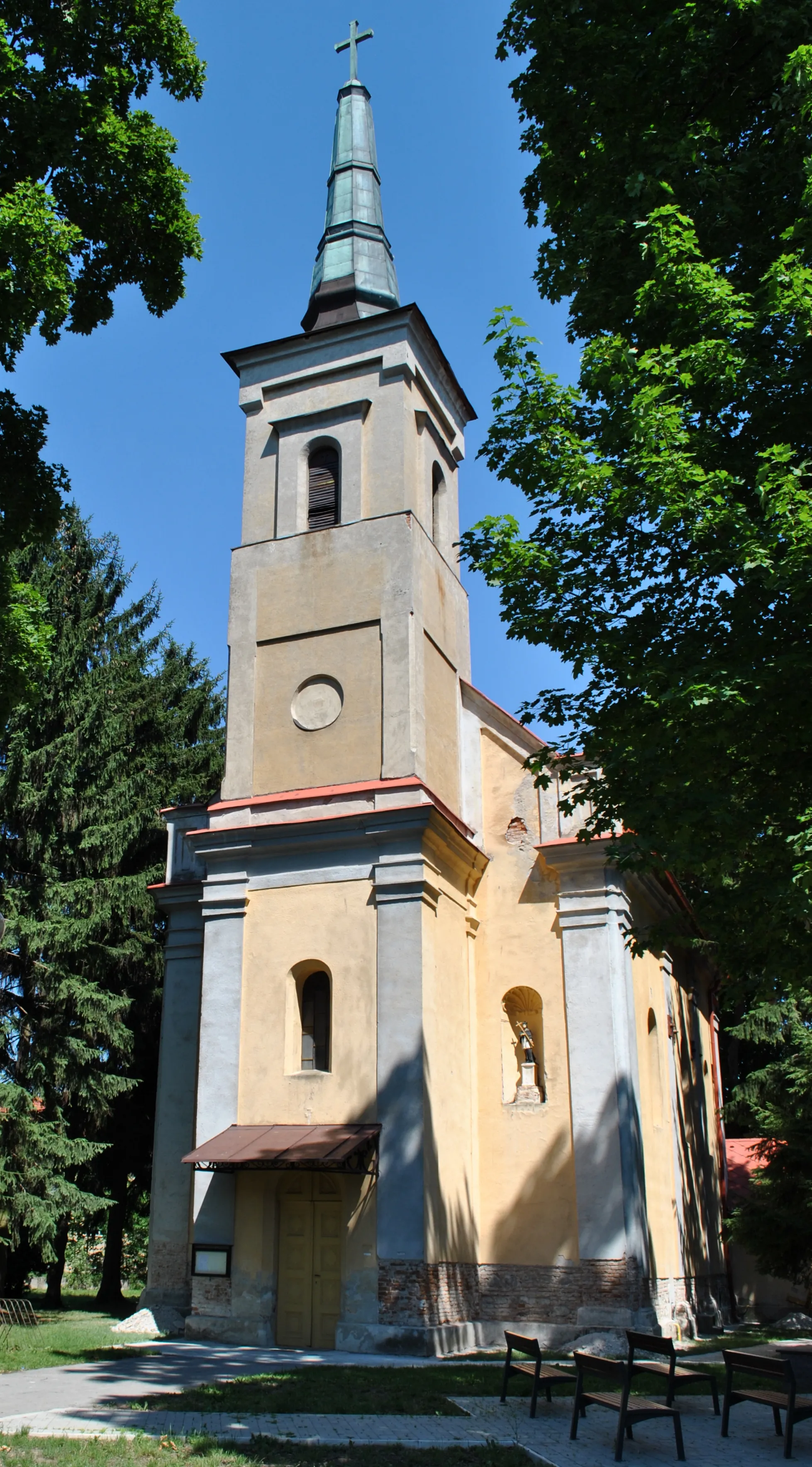 Photo showing: Roman Catholic church in Kalná nad Hronom