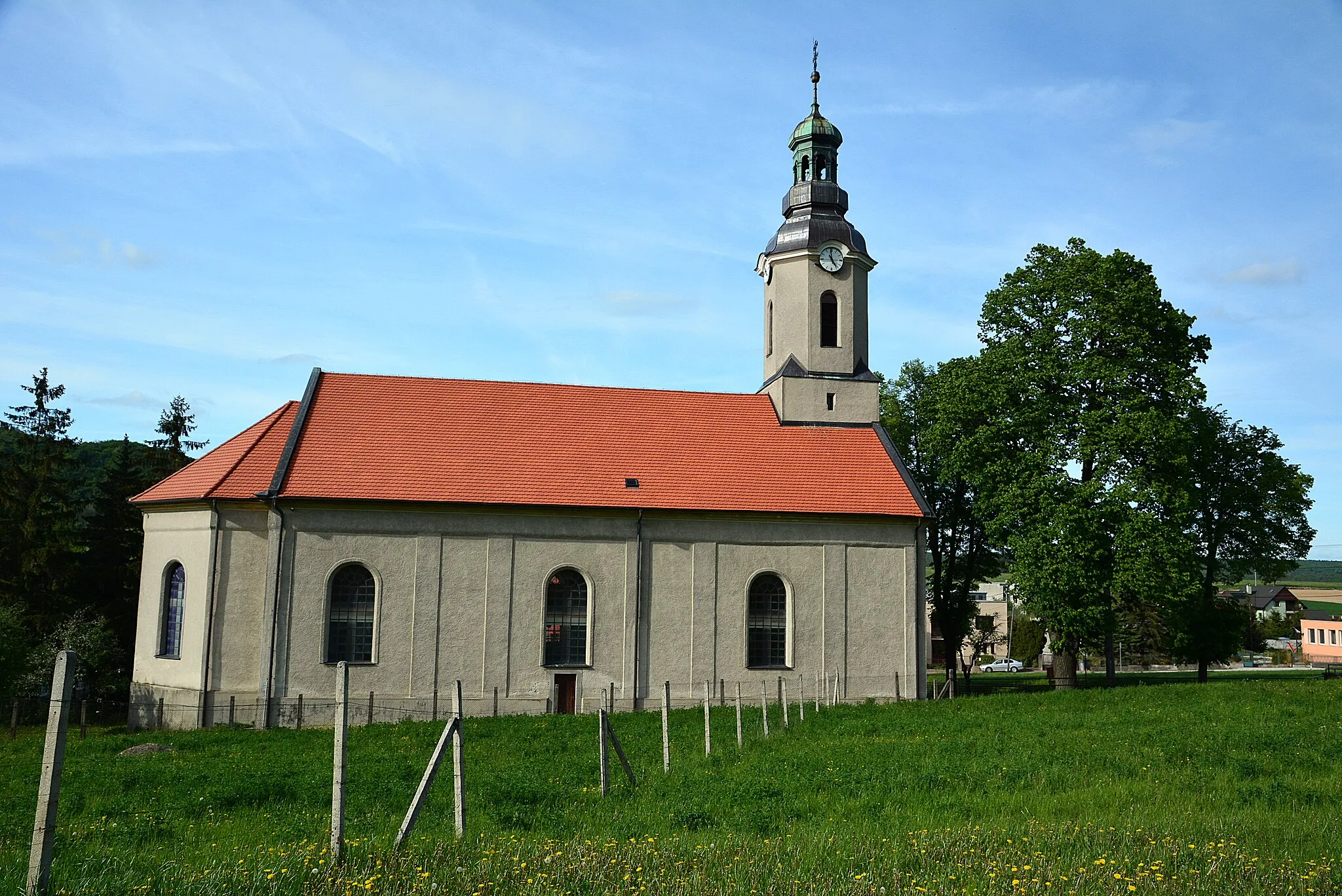 Photo showing: Kostol v obci Košariská.