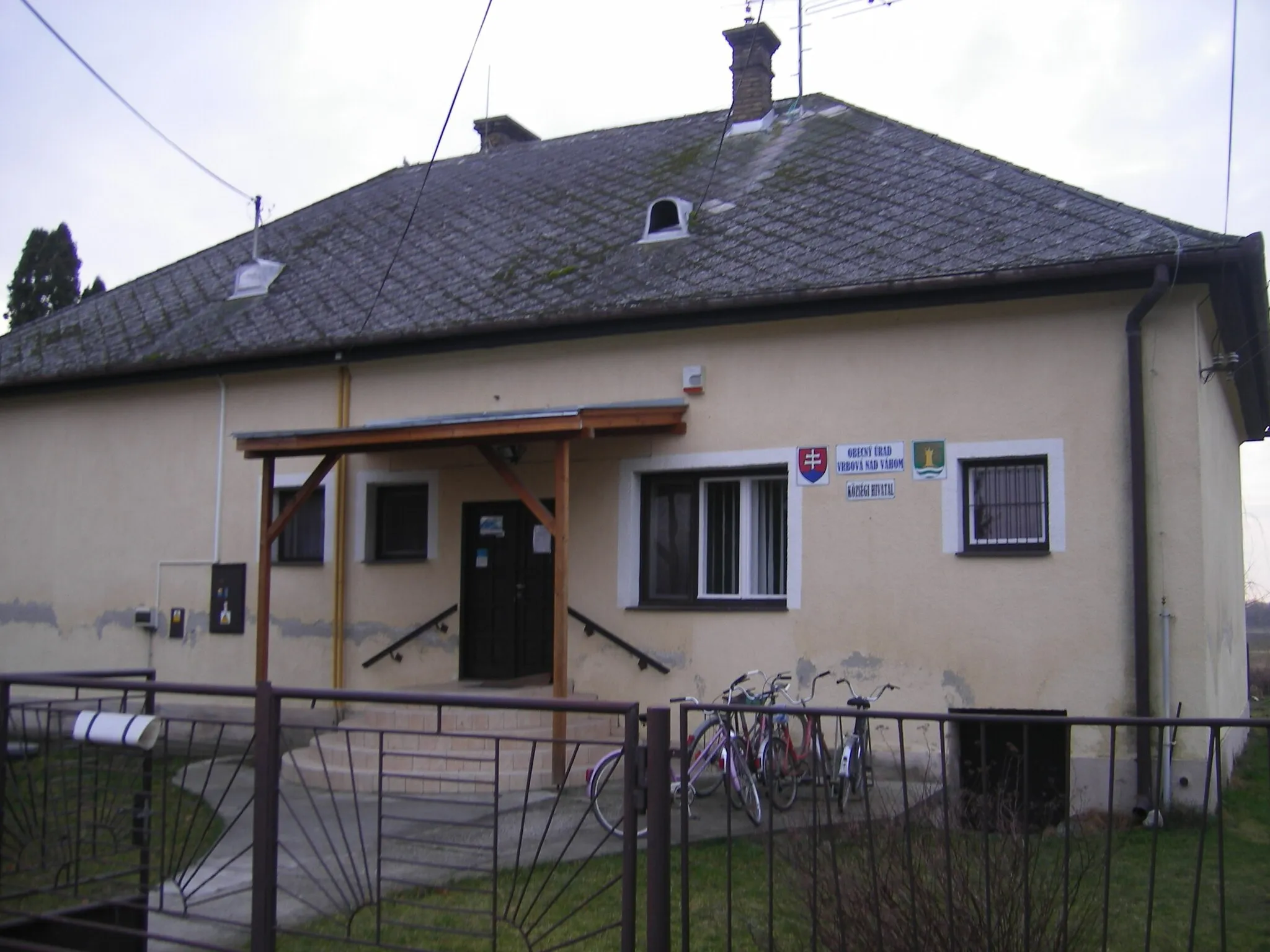 Photo showing: Vágfüzes, községi hivatal