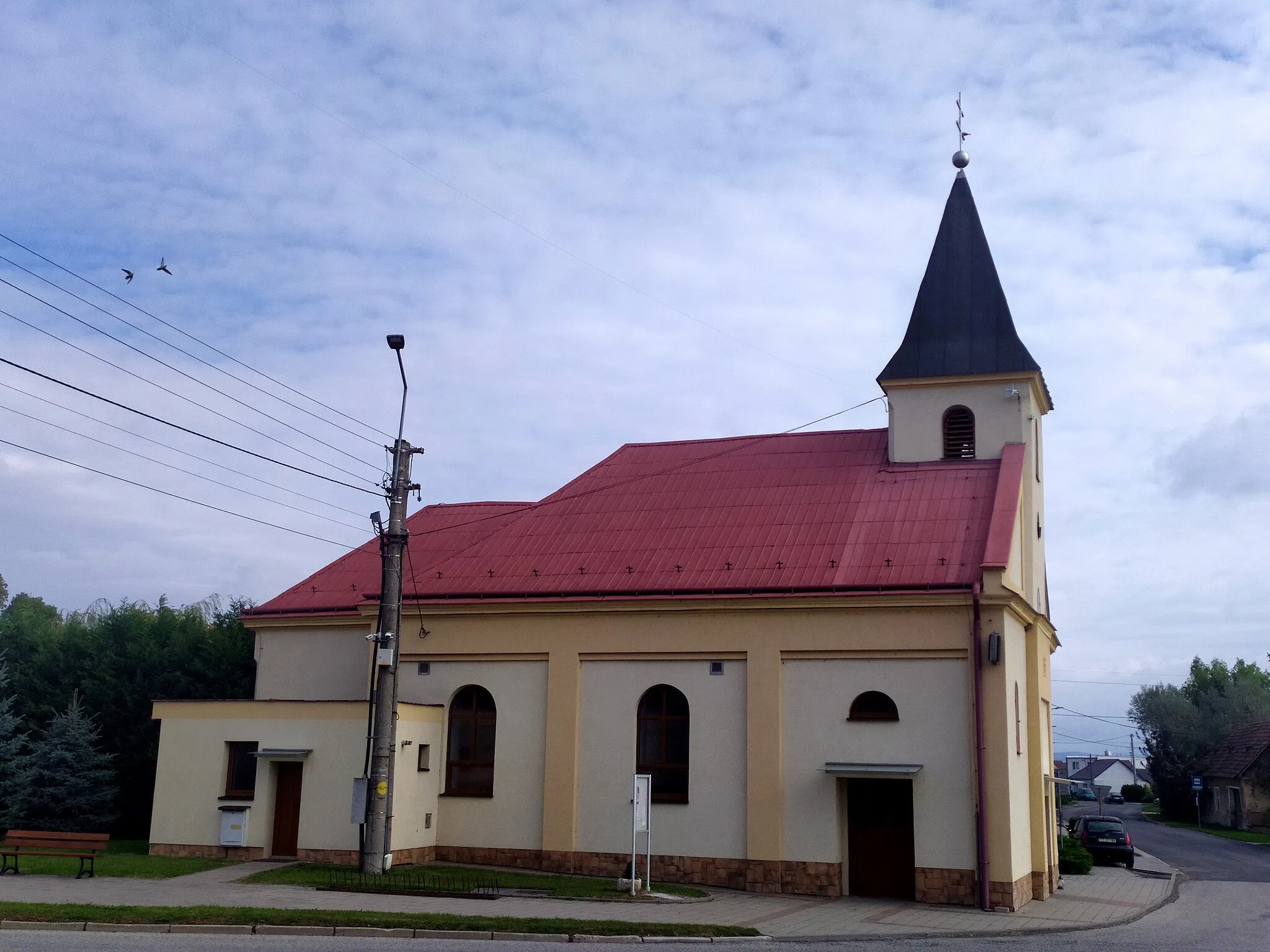 Photo showing: Žlkovce (okr. Hlohovec), Kostol Sedembolestnej Panny Márie