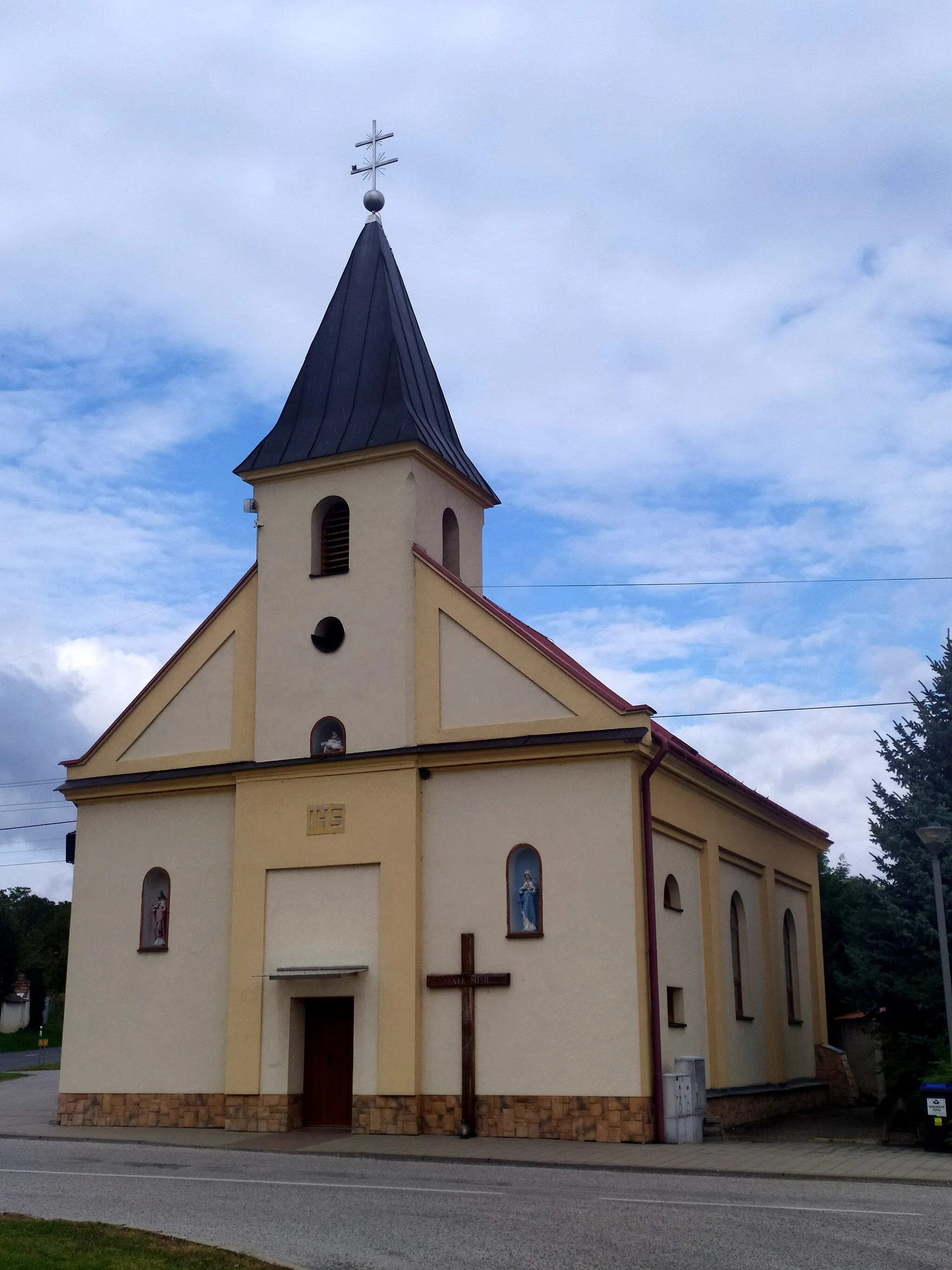 Photo showing: Žlkovce (okr. Hlohovec), Kostol Sedembolestnej Panny Márie