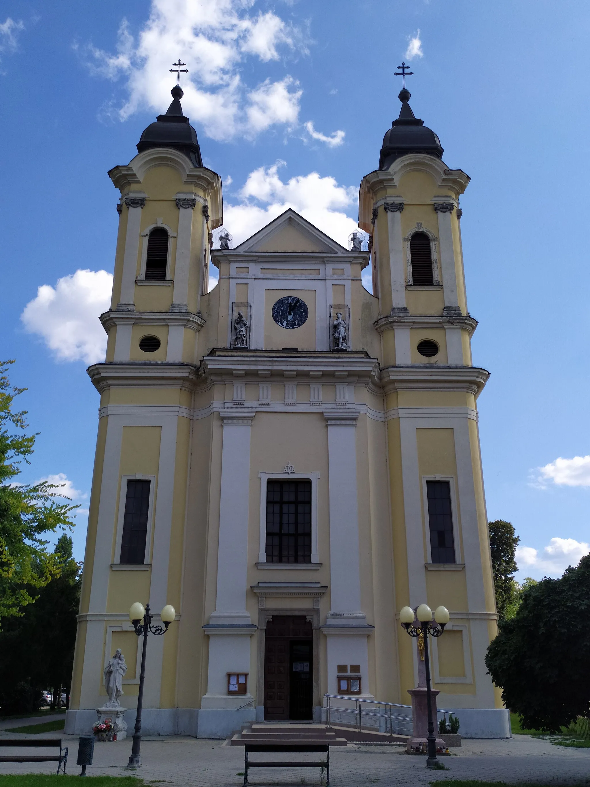 Photo showing: Galanta, Kostol svätého Štefana Kráľa; hlavné priečelie