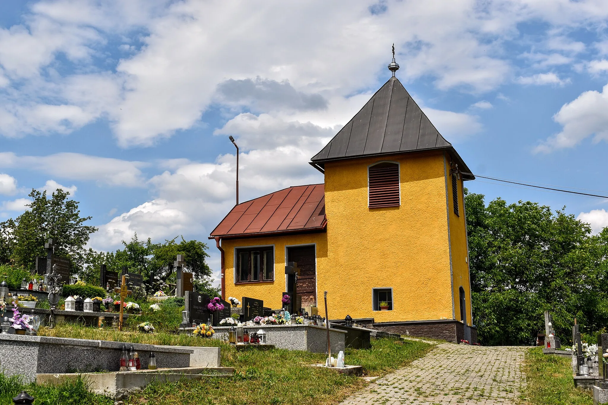 Photo showing: Hřbitovní kaple v Brvništi u Považské Bystrice (Slovensko).