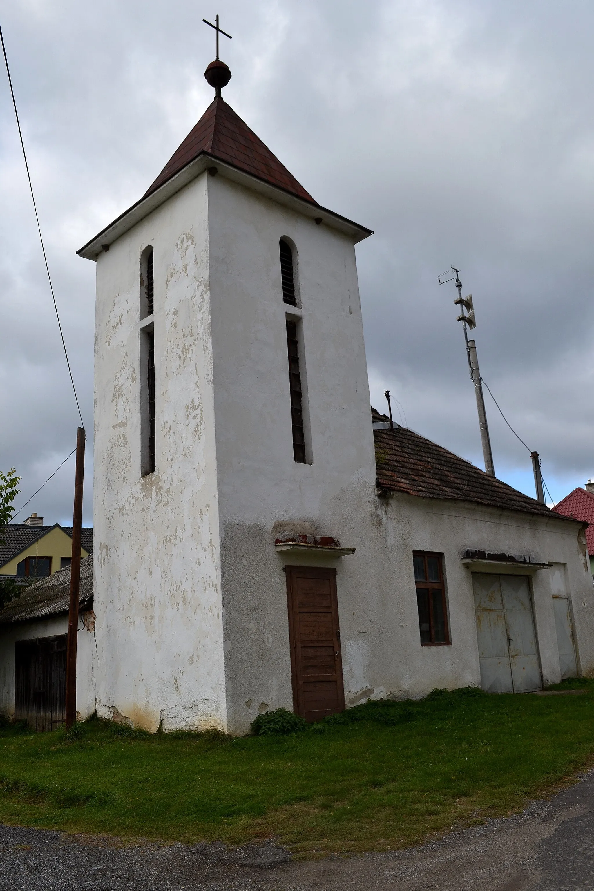 Photo showing: Tepličky (okr. Hlohovec), kaplnka v centre obce