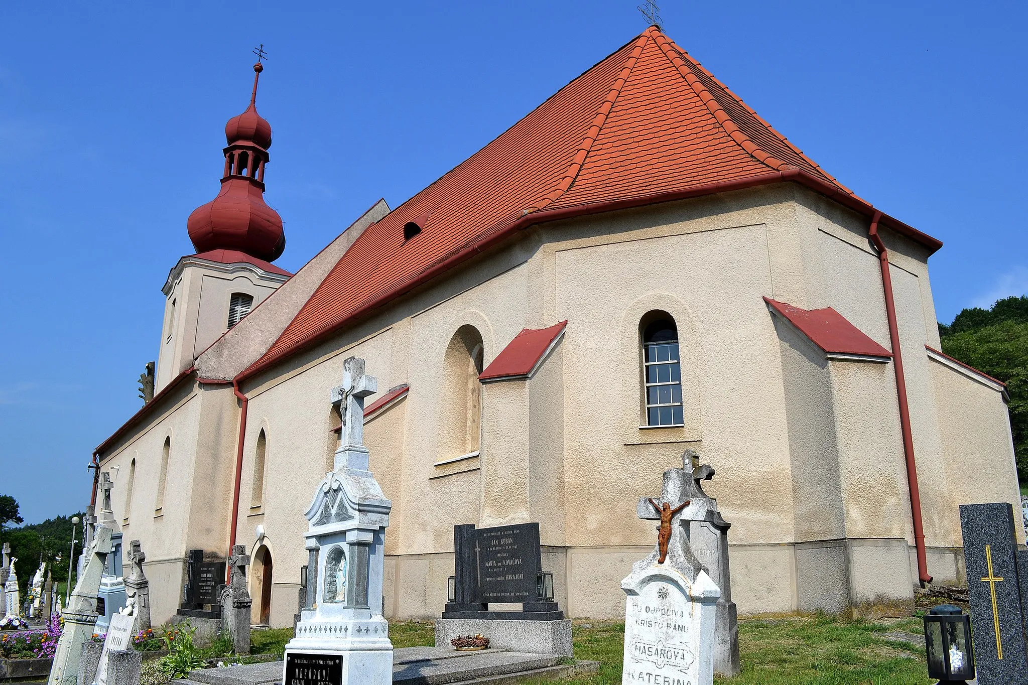 Photo showing: Hradište pod Vrátnom (okr. Senica), Kostol svätého Martina; celkový pohľad od juhovýchodu