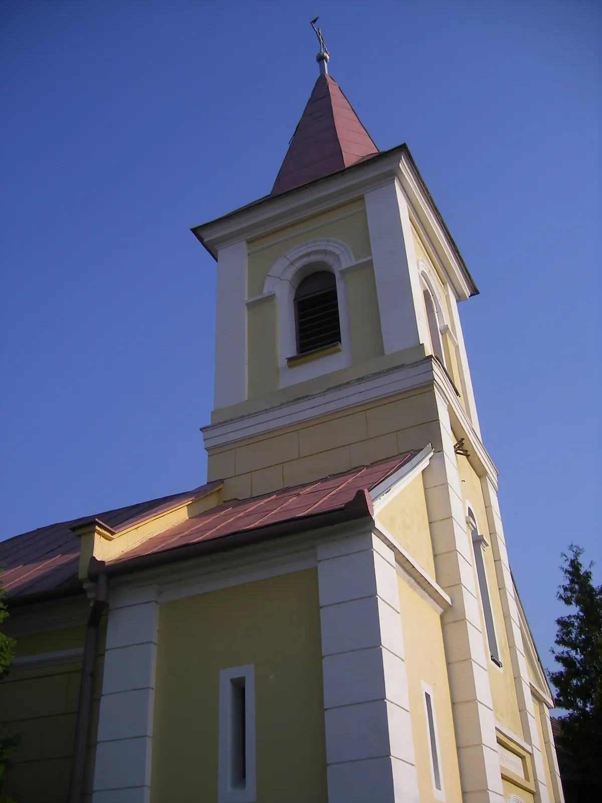 Photo showing: Ipolybél - katolikus templom