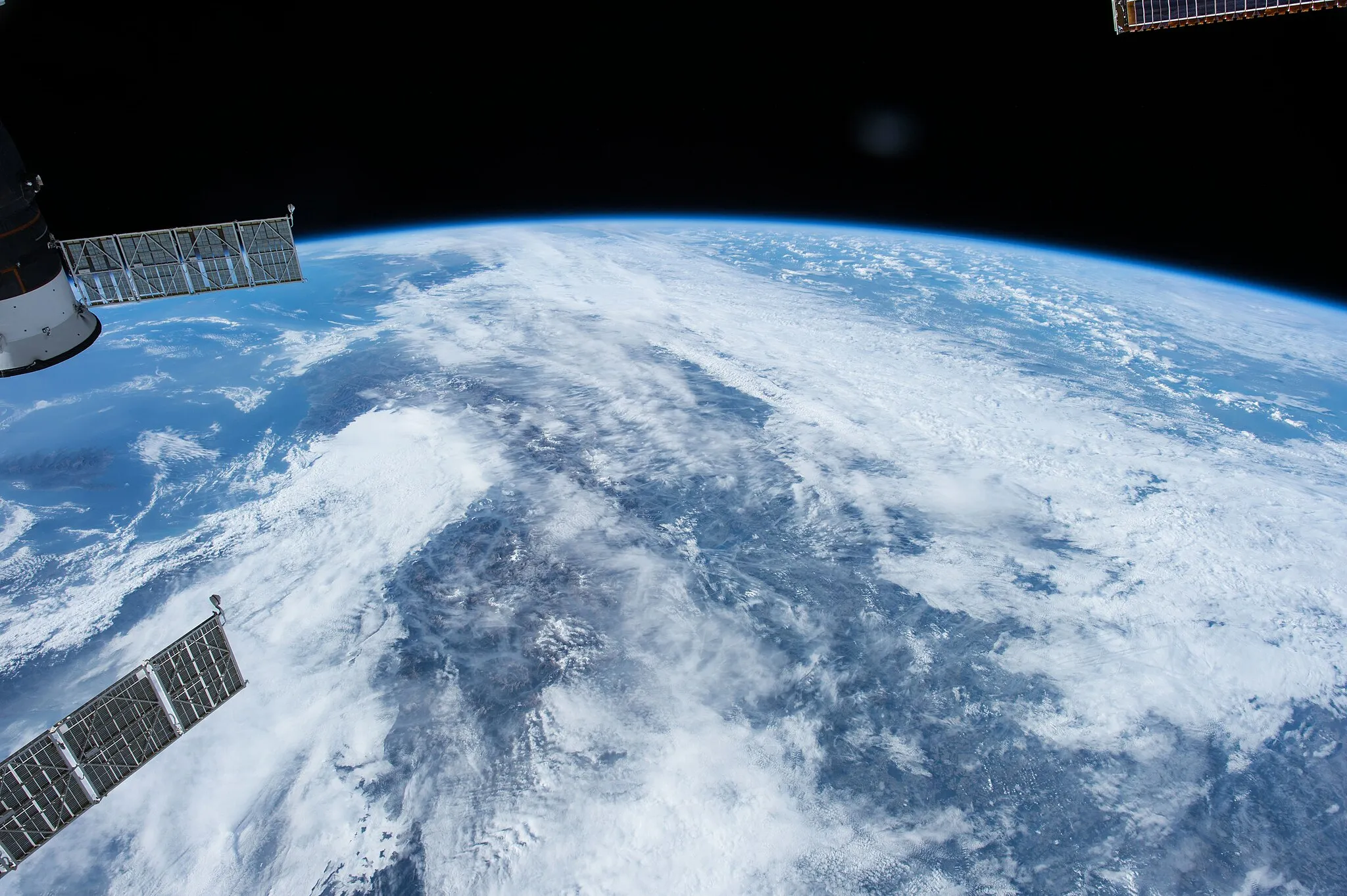 Photo showing: View of Earth taken during ISS Expedition 53.