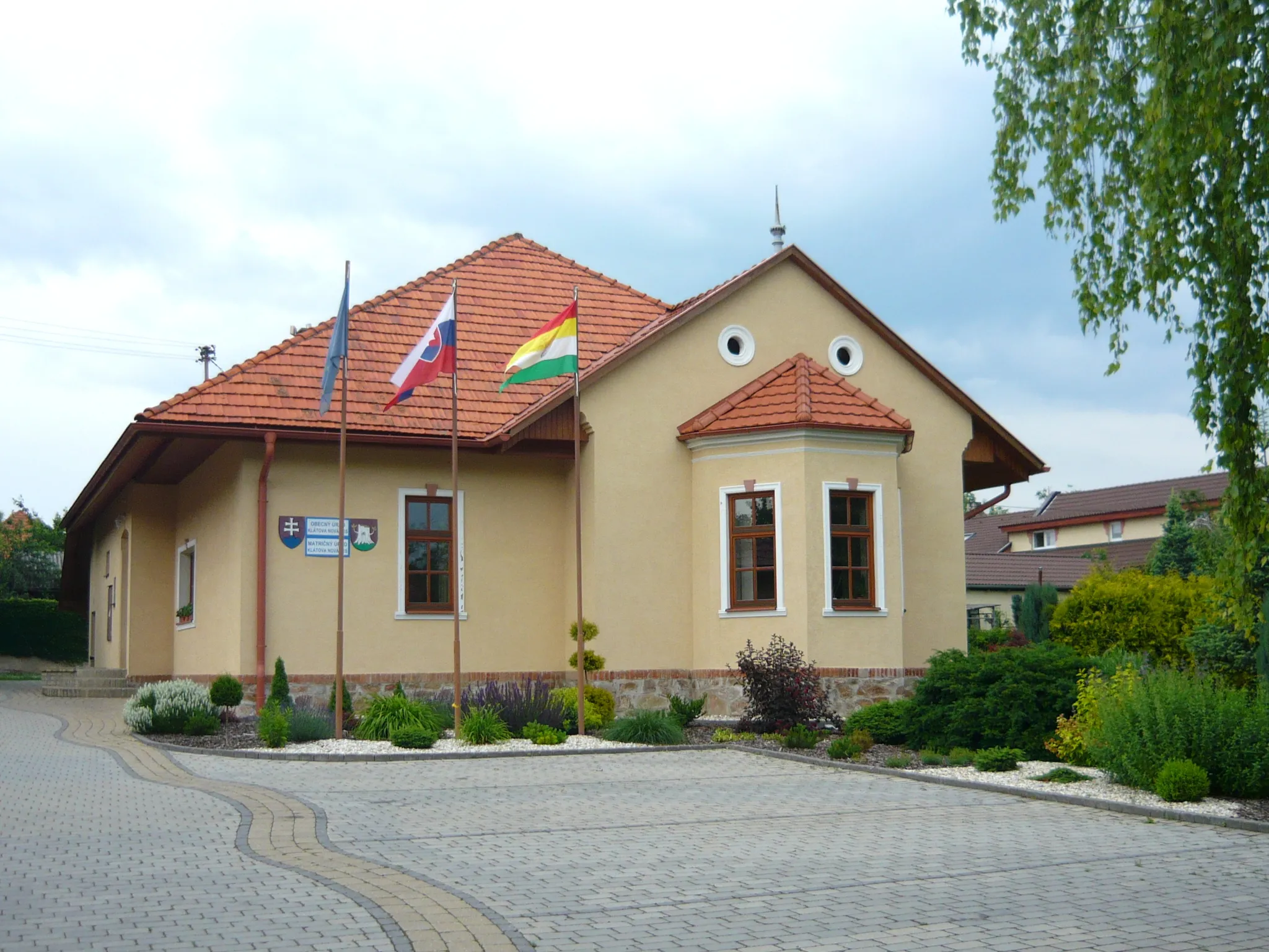 Photo showing: The town hall of Klátova Nová Ves, Slovakia.