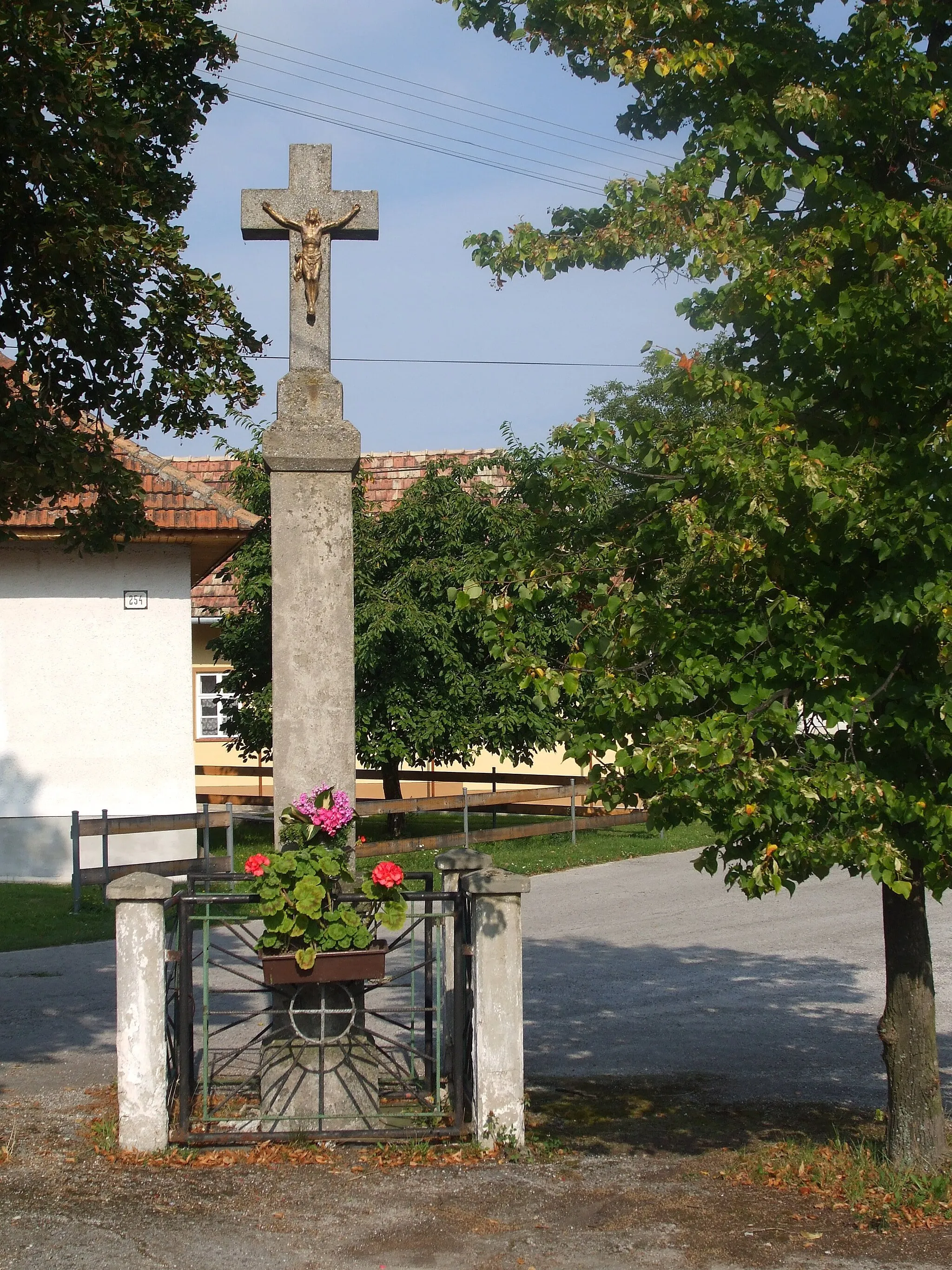 Photo showing: Kamenný kríž postavený v roku 1850.