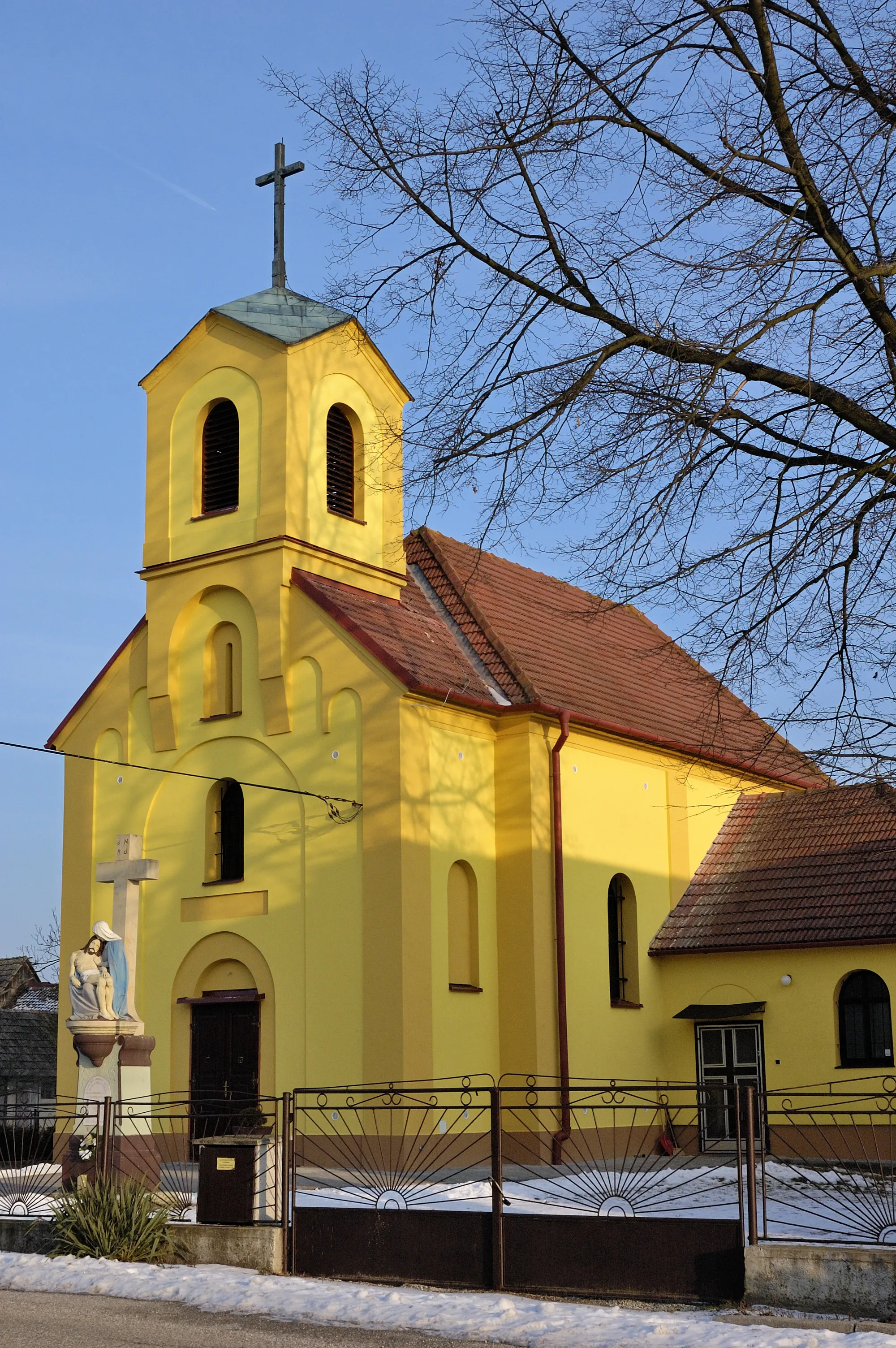 Photo showing: Church in Bílkove Humence