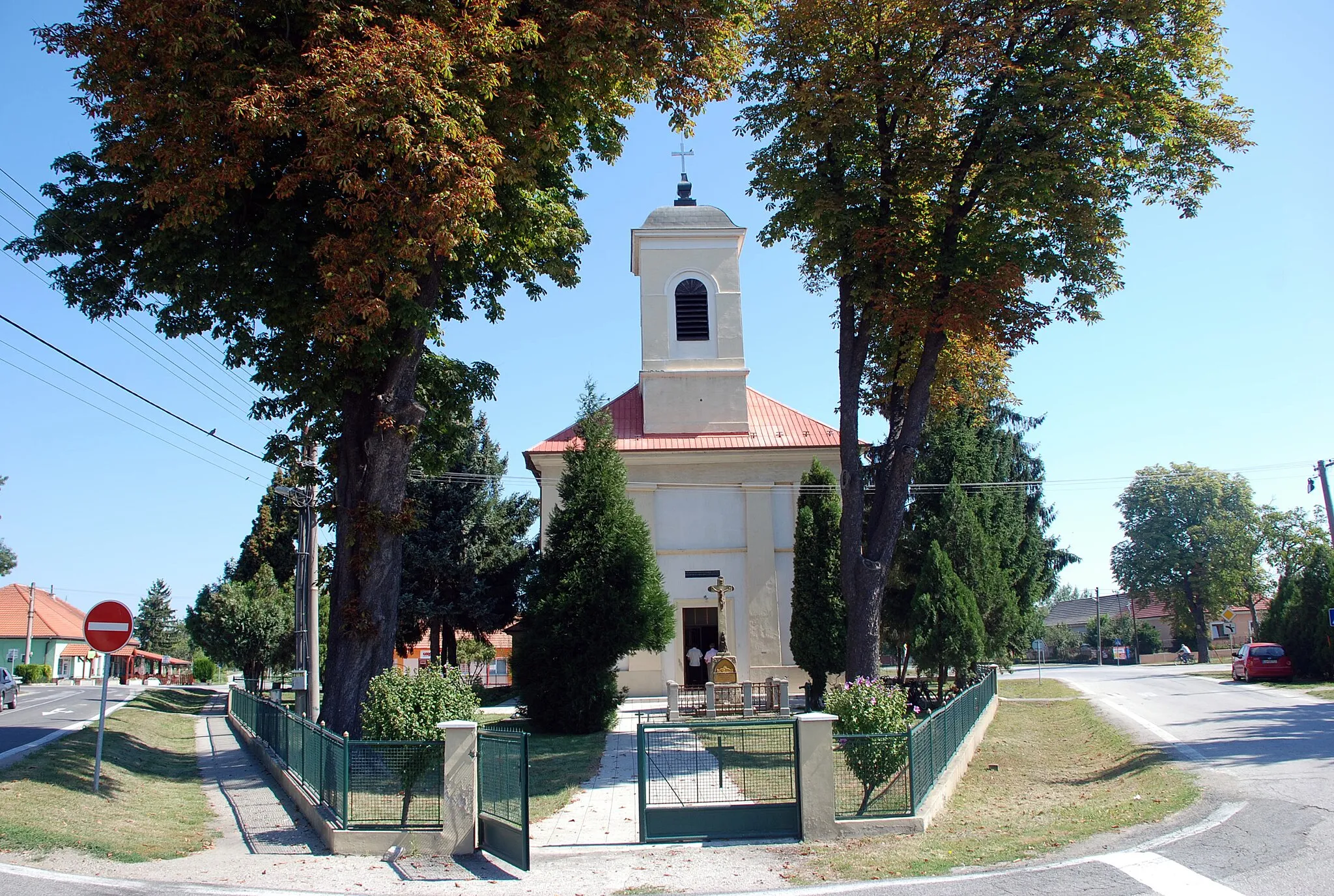 Photo showing: Királyrév templom kereszt
